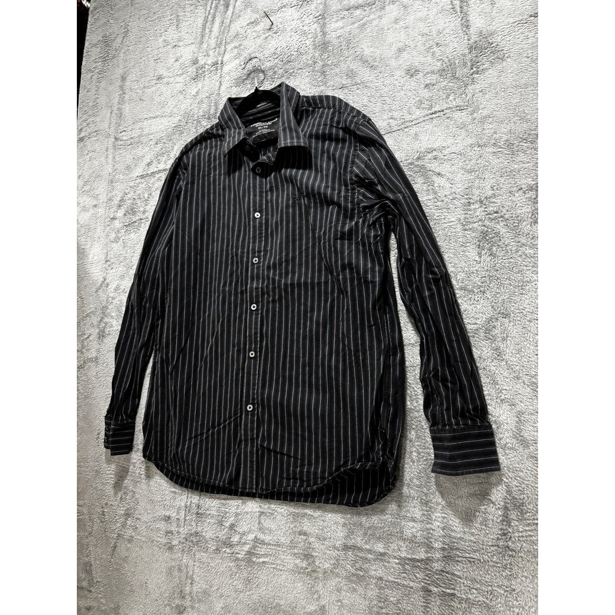 American Eagle Men's Black Pinstripe Shirt Size XL, photo 2 of 9