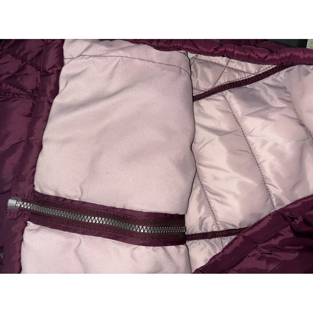 G.H. Bass & Co Women's Burgundy Puffer Vest Size XXL, photo 9 of 9