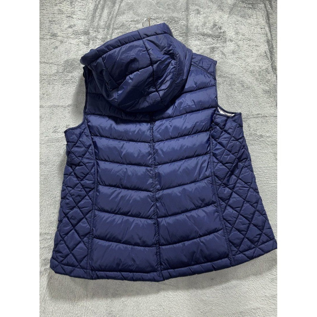 G.H. Bass & Co Women's Navy Puffer Vest Size XL, photo 4 of 8