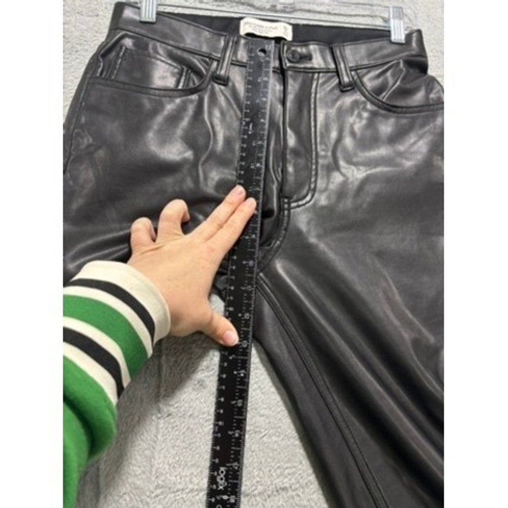 Abercrombie & Fitch The 90s Relaxed Jean Ultra High Rise Vegan Leather Black 28
