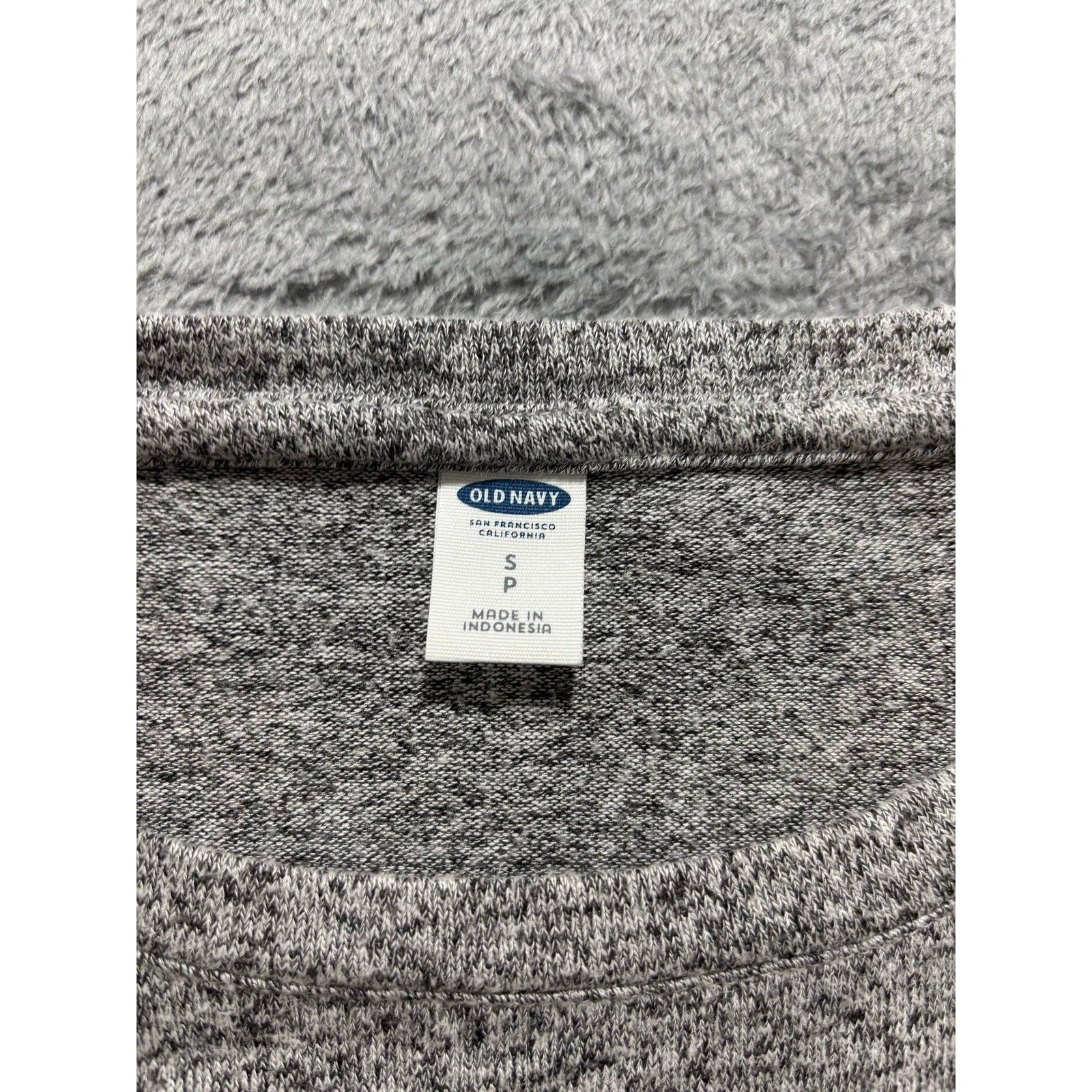 Old Navy Womens S Gray Long Sleeve Pocket T-Shirt Casual Cozy Top