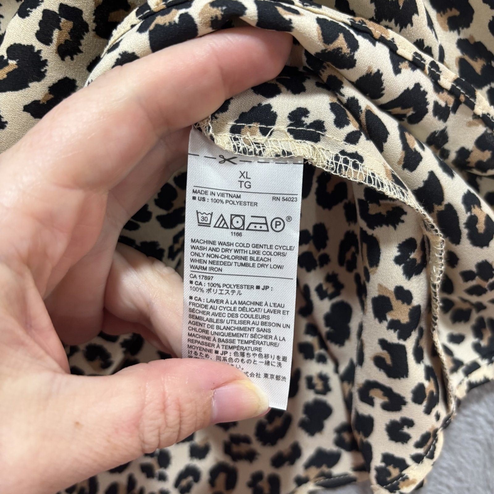 Banana Republic XL Tan Leopard Print Womens Blouse Short Sleeve Career Chic Fun