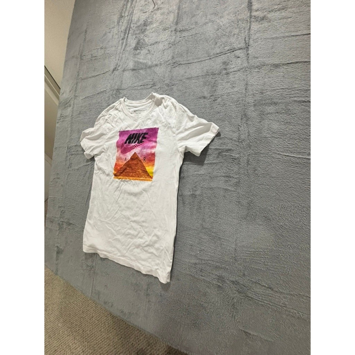 Nike Air Pyramid Graphic T-Shirt White S Mens Vintage Streetwear Tee Unisex