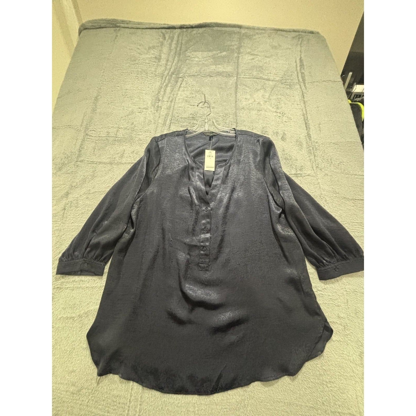 Banana Republic Womens XL Navy Blue Henley Blouse Satin 3/4 Sleeve Work Classic
