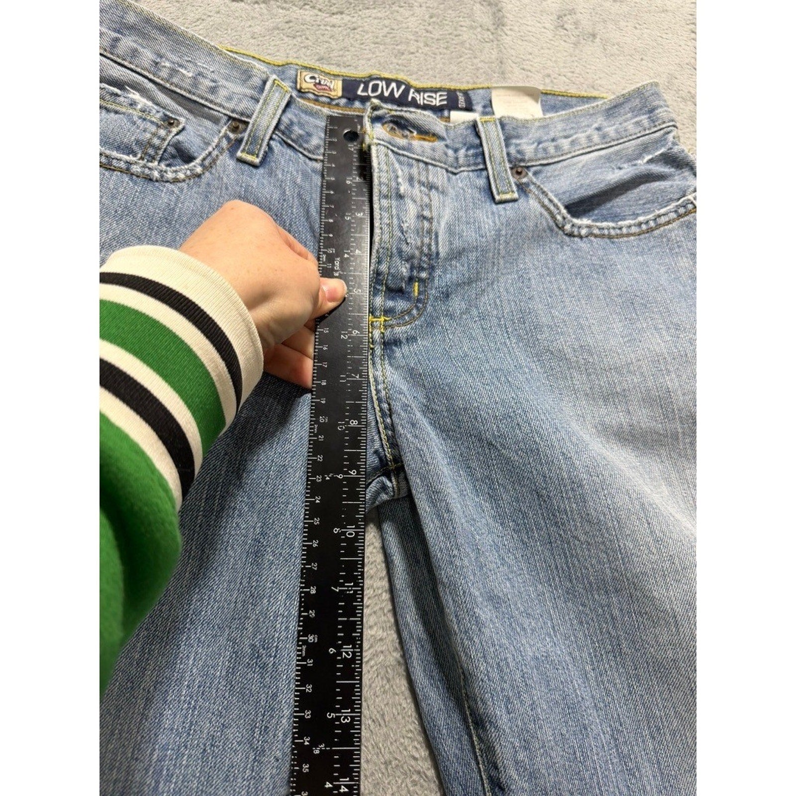 Cruel Girl Low Rise Relaxed Fit Jeans Button Fly Light Wash Denim Size 9 Regular