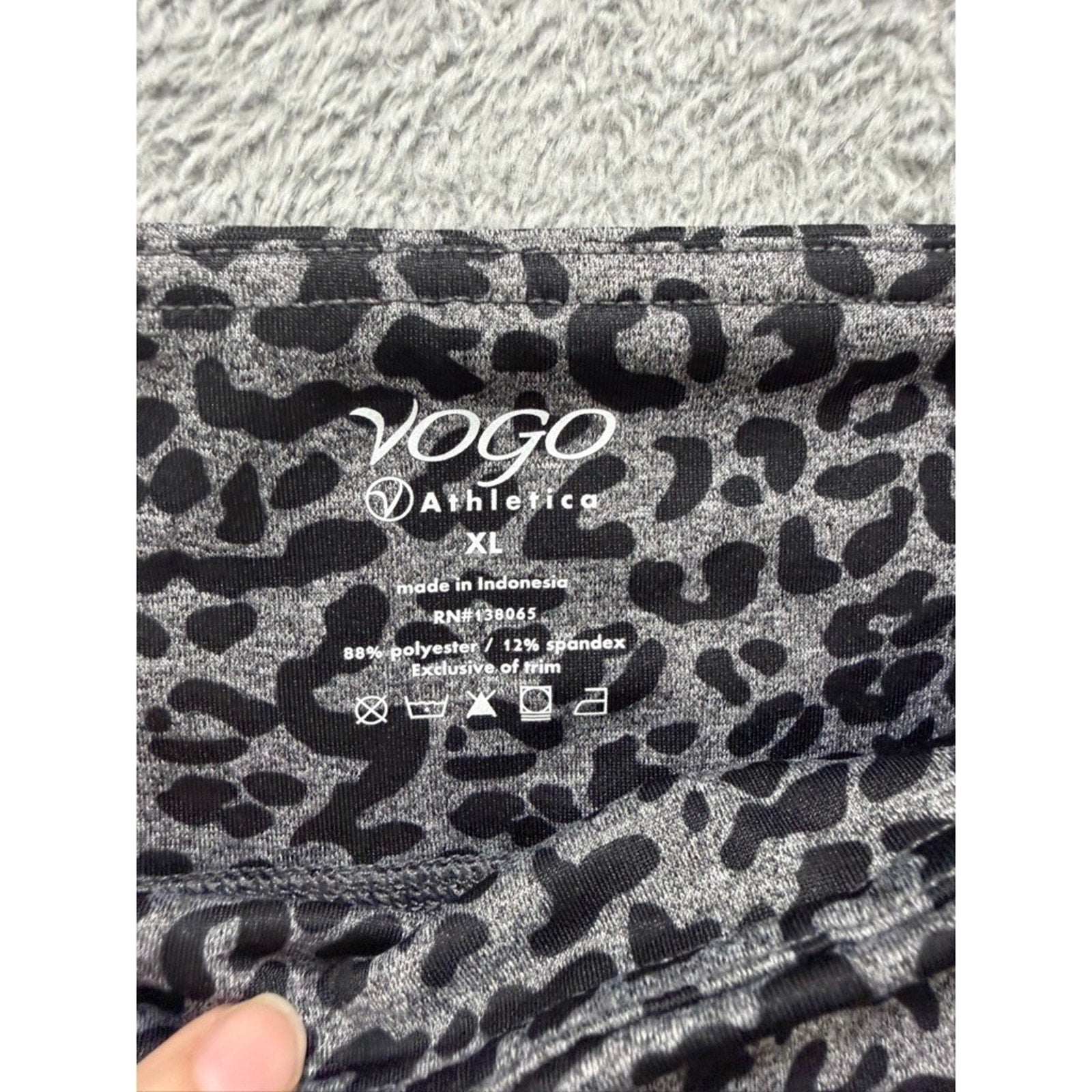 Vogo Athletica Womens XL Grey Leopard Print High Rise Capri Leggings Stretch