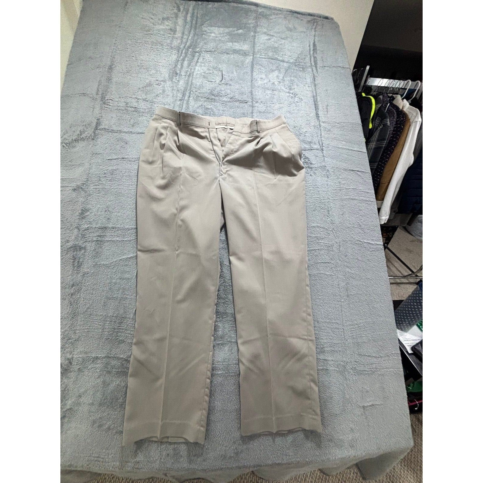 Haggar 38x30 Tan Pleated Dress Pants Mens Gentleman Fit Vintage Preppy Casual