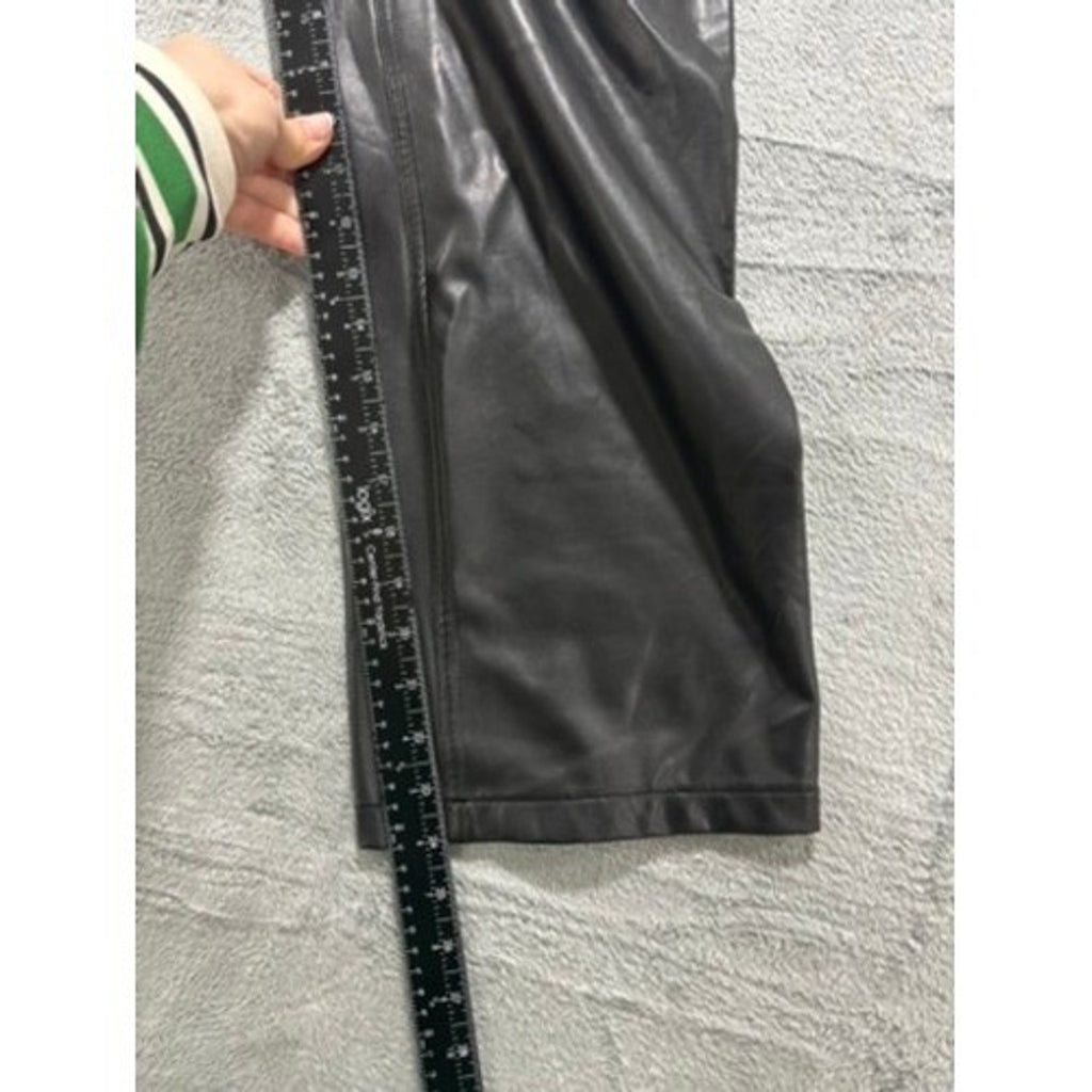 Abercrombie & Fitch The 90s Relaxed Jean Ultra High Rise Vegan Leather Black 28