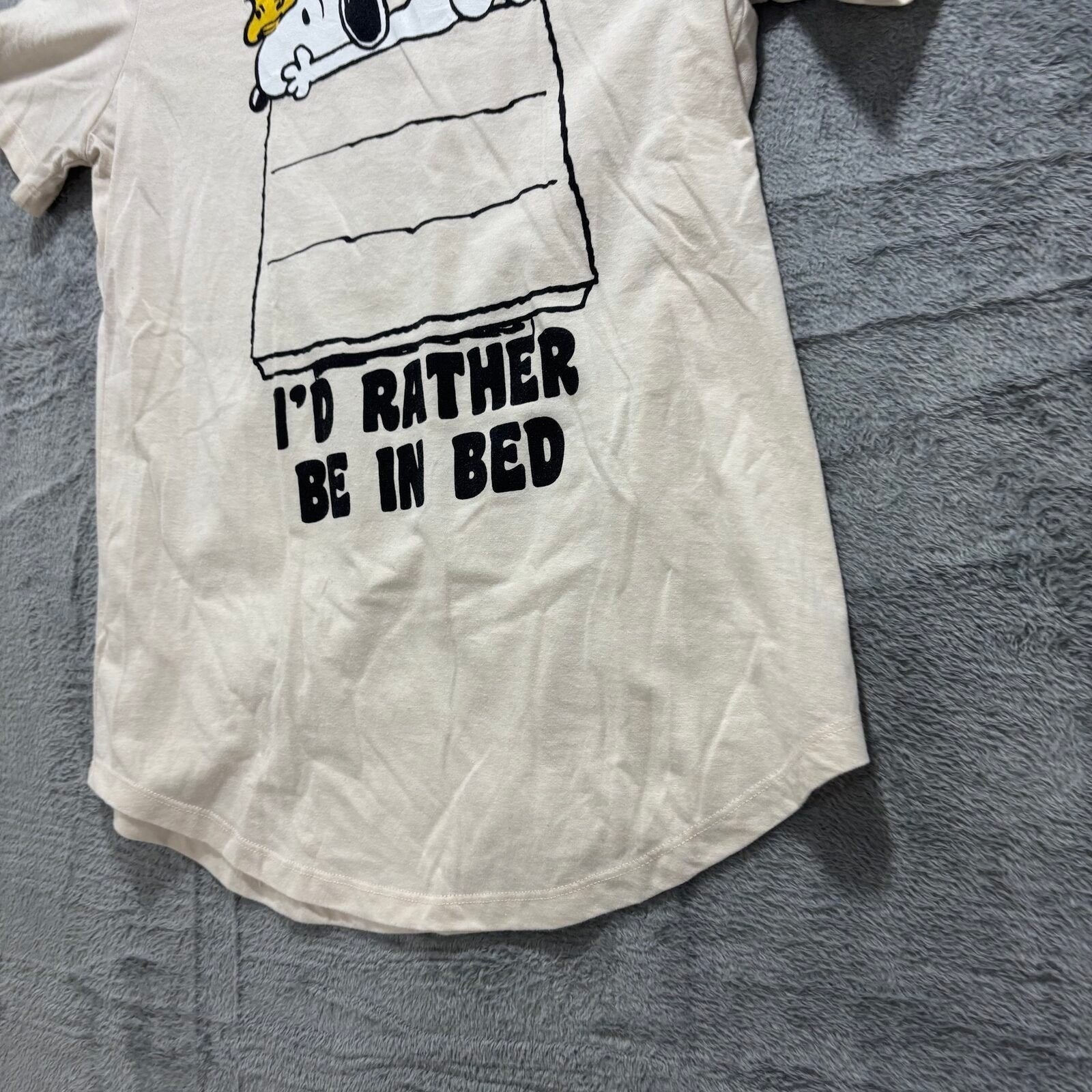 Peanuts M Cream Womens Snoopy I'd Rather Be In Bed Graphic T-Shirt Cozy Vintage