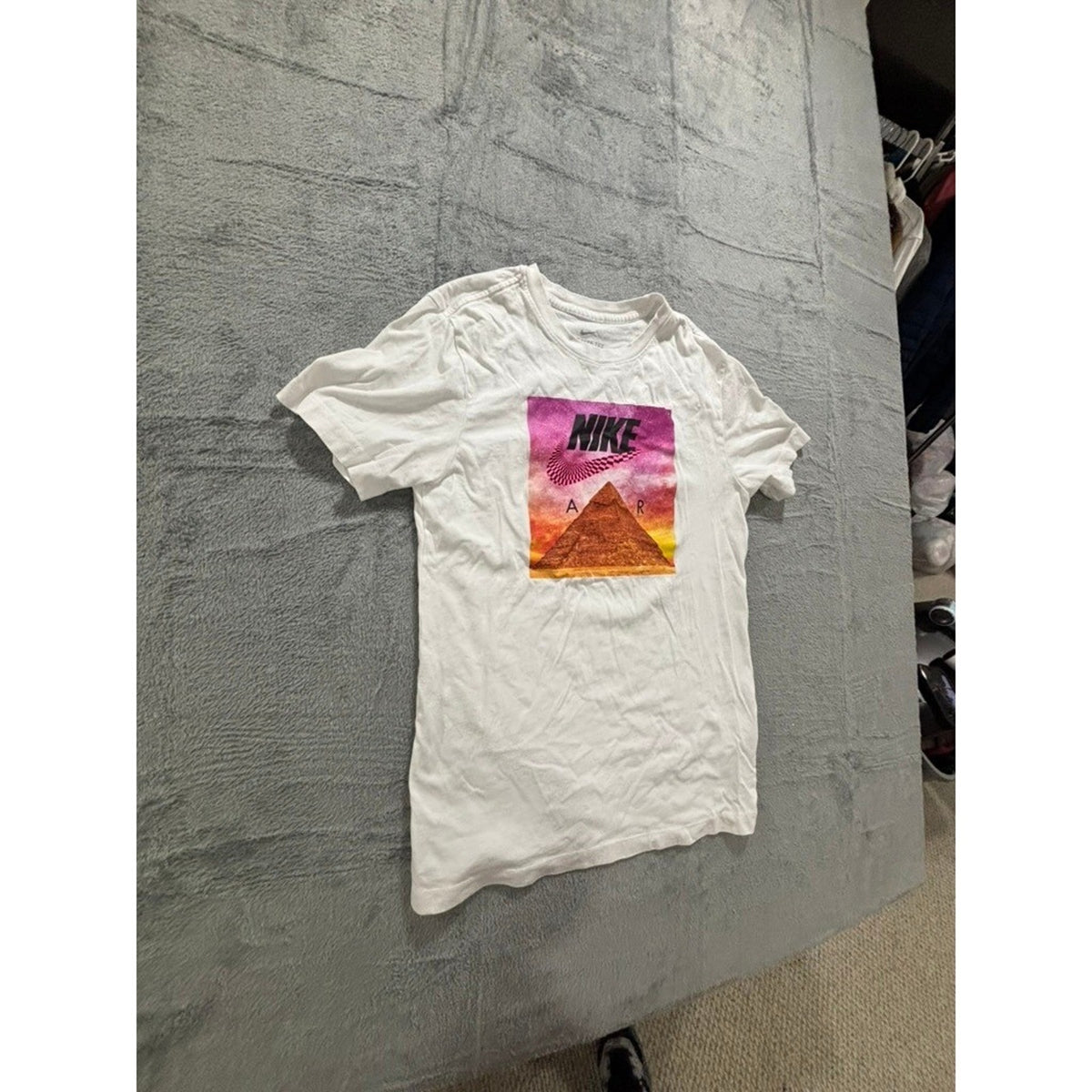 Nike Air Pyramid Graphic T-Shirt White S Mens Vintage Streetwear Tee Unisex