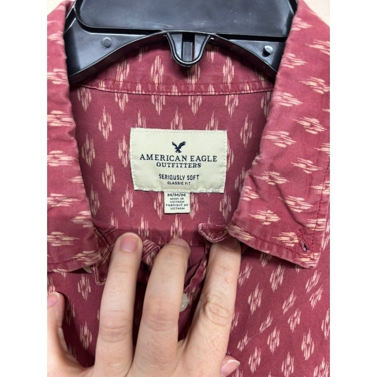 American Eagle Seriously Soft Classic Fit Button Up Shirt Men's Medium Pattern
