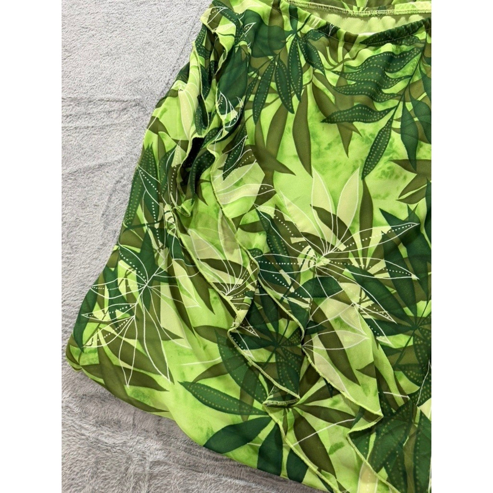 Worthington Green Tropical Leaf Print Ruffle Front Skirt Size 16 Elastic Waist