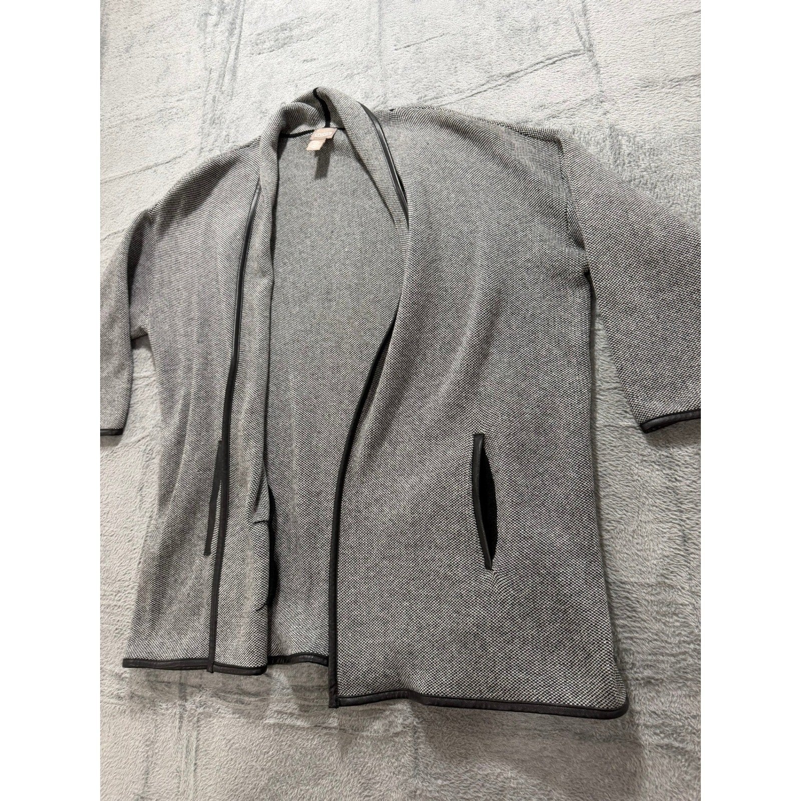 Chicos Grey Black Birds Eye Knit Open Front Cardigan Faux Leather Trim Size 2 L