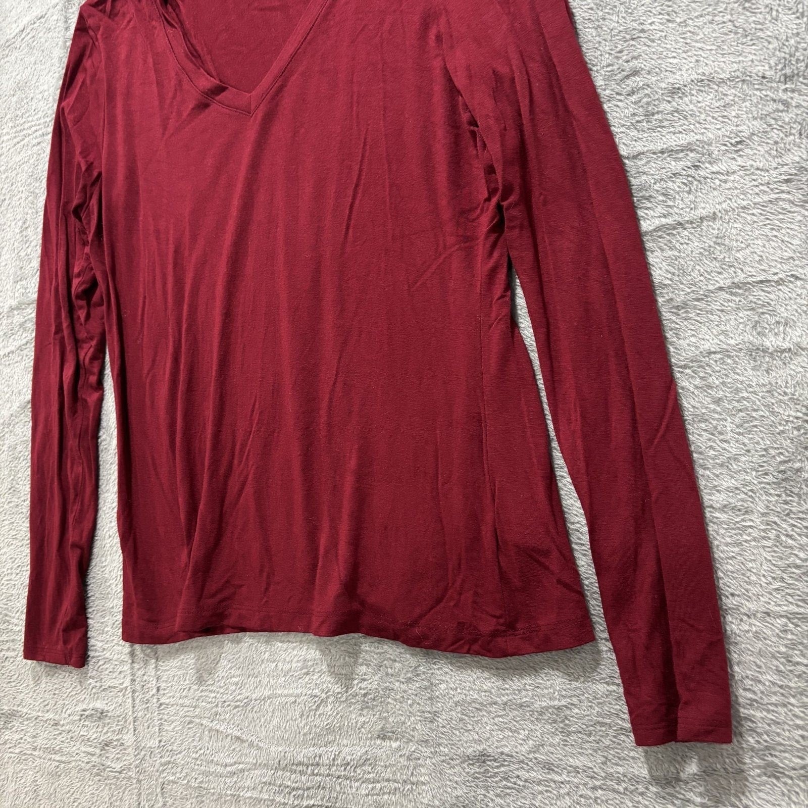 Willi Smith Womens M Maroon V-Neck Long Sleeve Tee Shirt Casual Minimalist