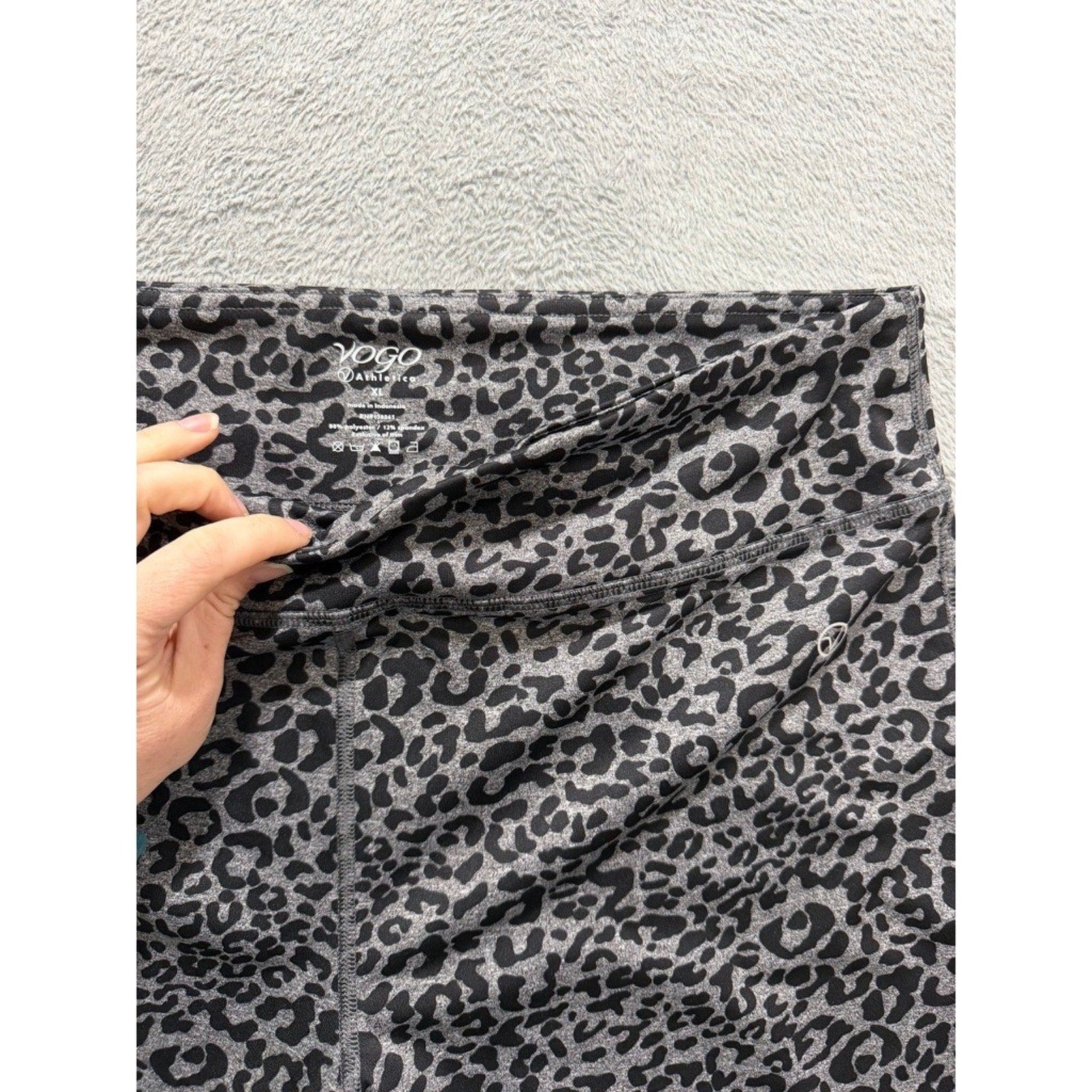 Vogo Athletica Womens XL Grey Leopard Print High Rise Capri Leggings Stretch