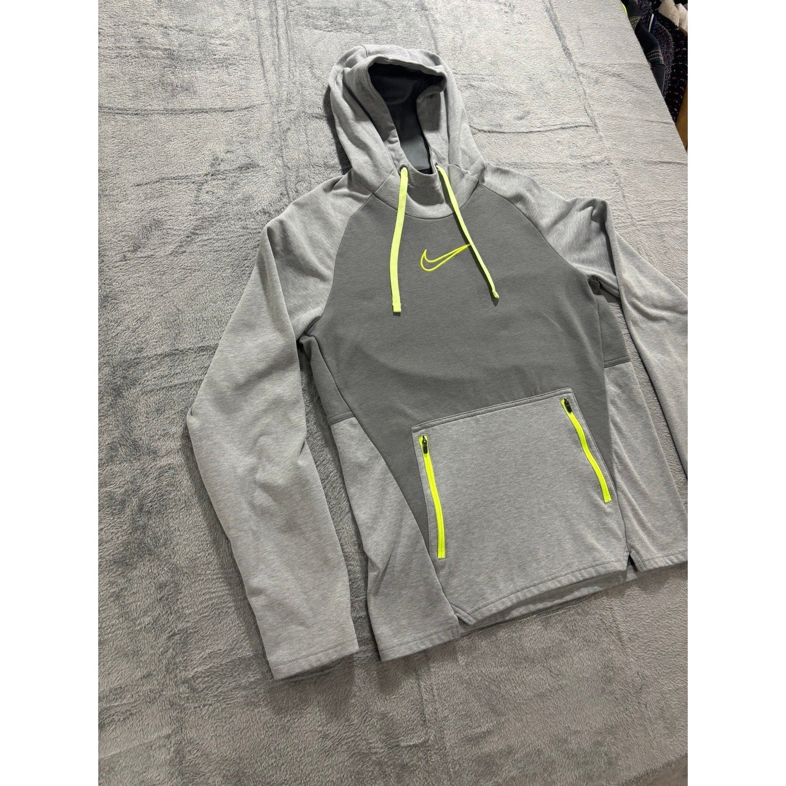 Nike M Gray Therma-FIT Pullover Hoodie Womens Crewneck Swoosh Logo Athleisure