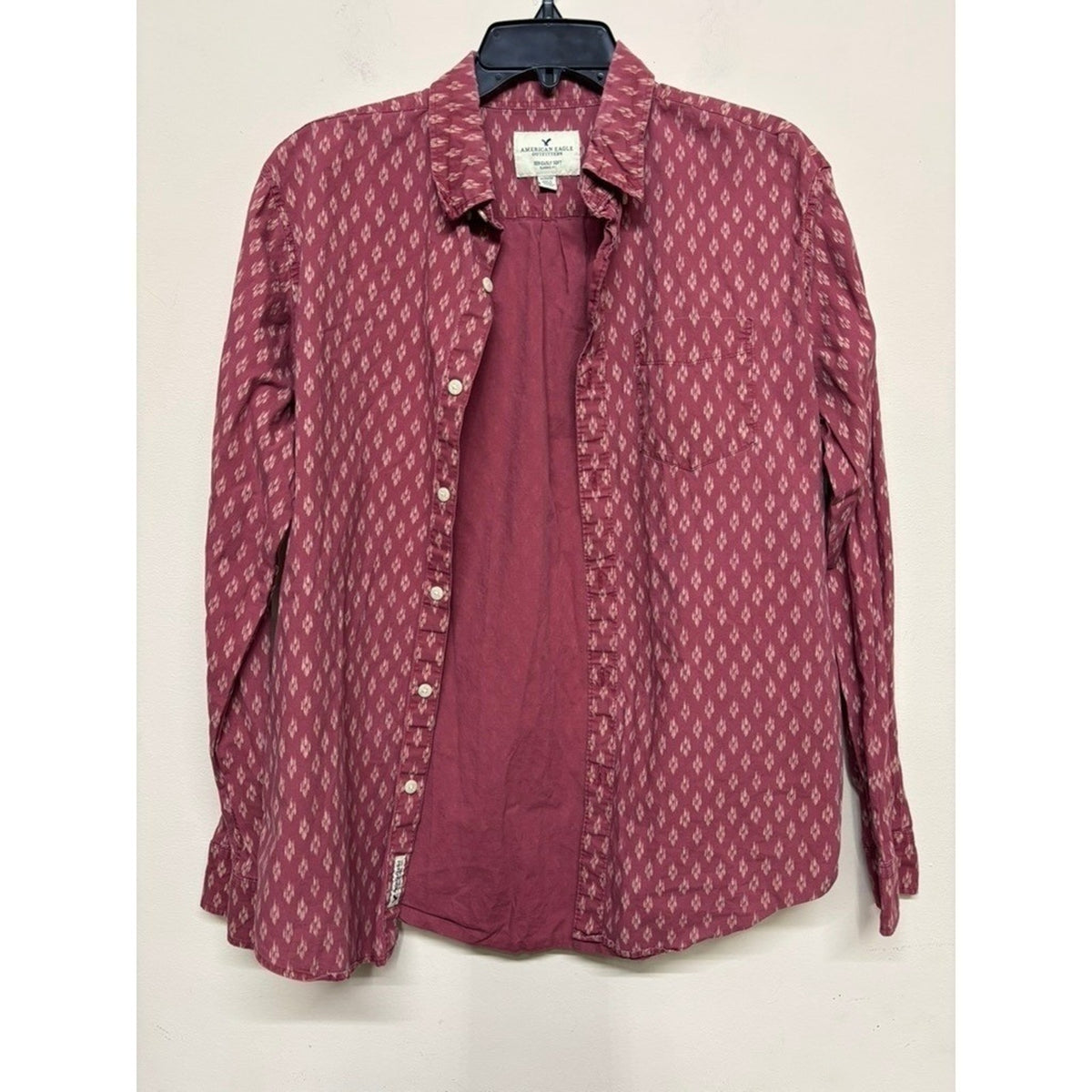 American Eagle Seriously Soft Classic Fit Button Up Shirt Men's Medium Pattern