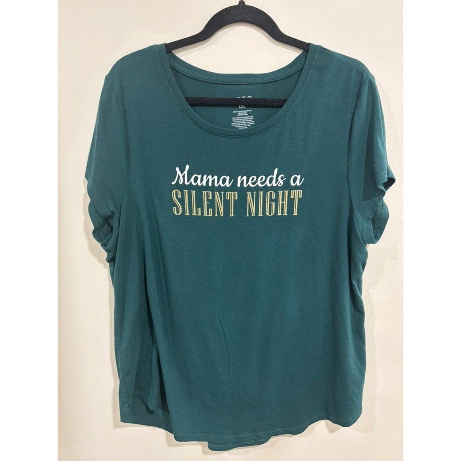 APT 9 Mama Needs a Silent Night Christmas Graphic Tee XXL Holiday Funny Festive