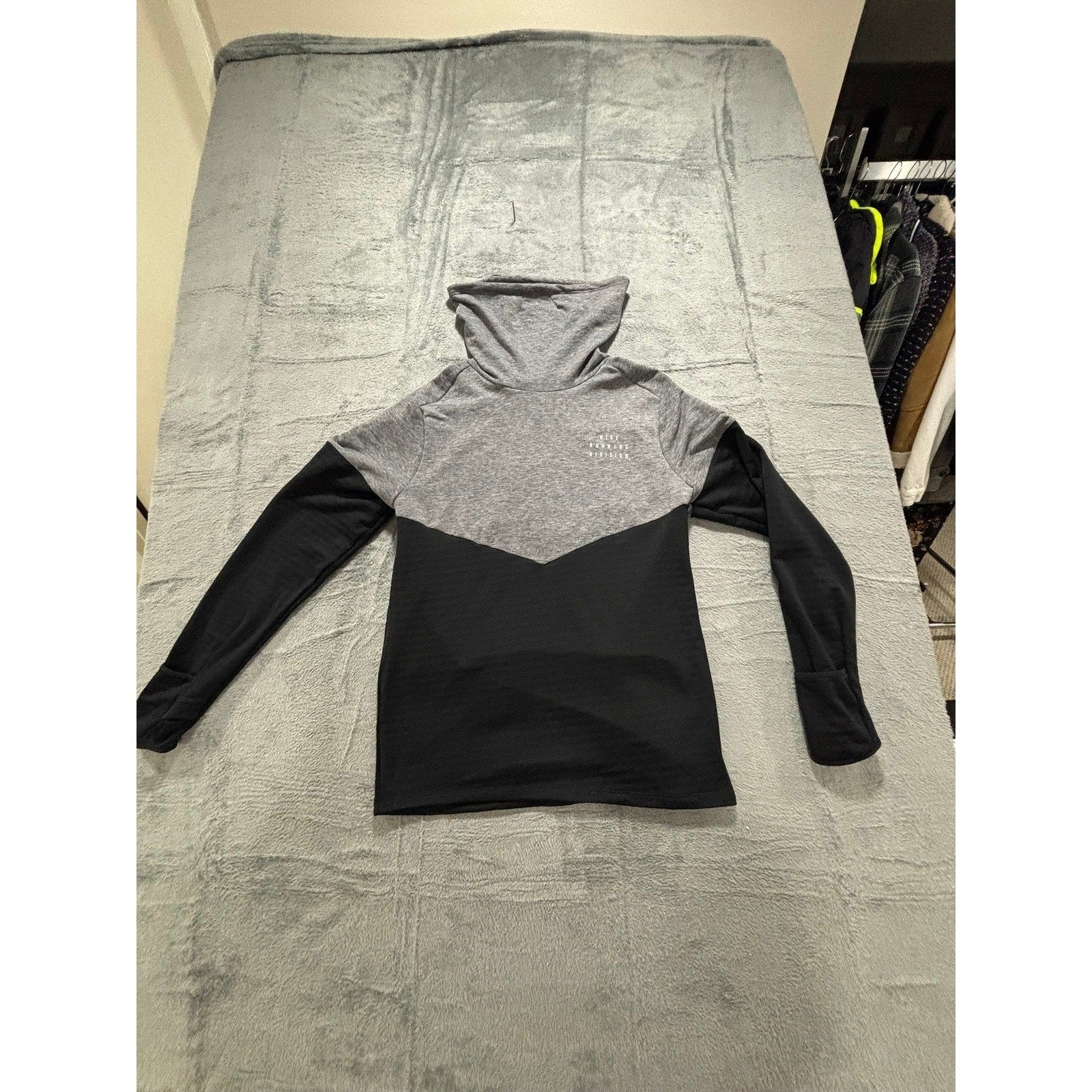 Nike S Gray Black Womens Running Division Therma-FIT Pullover Athleisure Casual