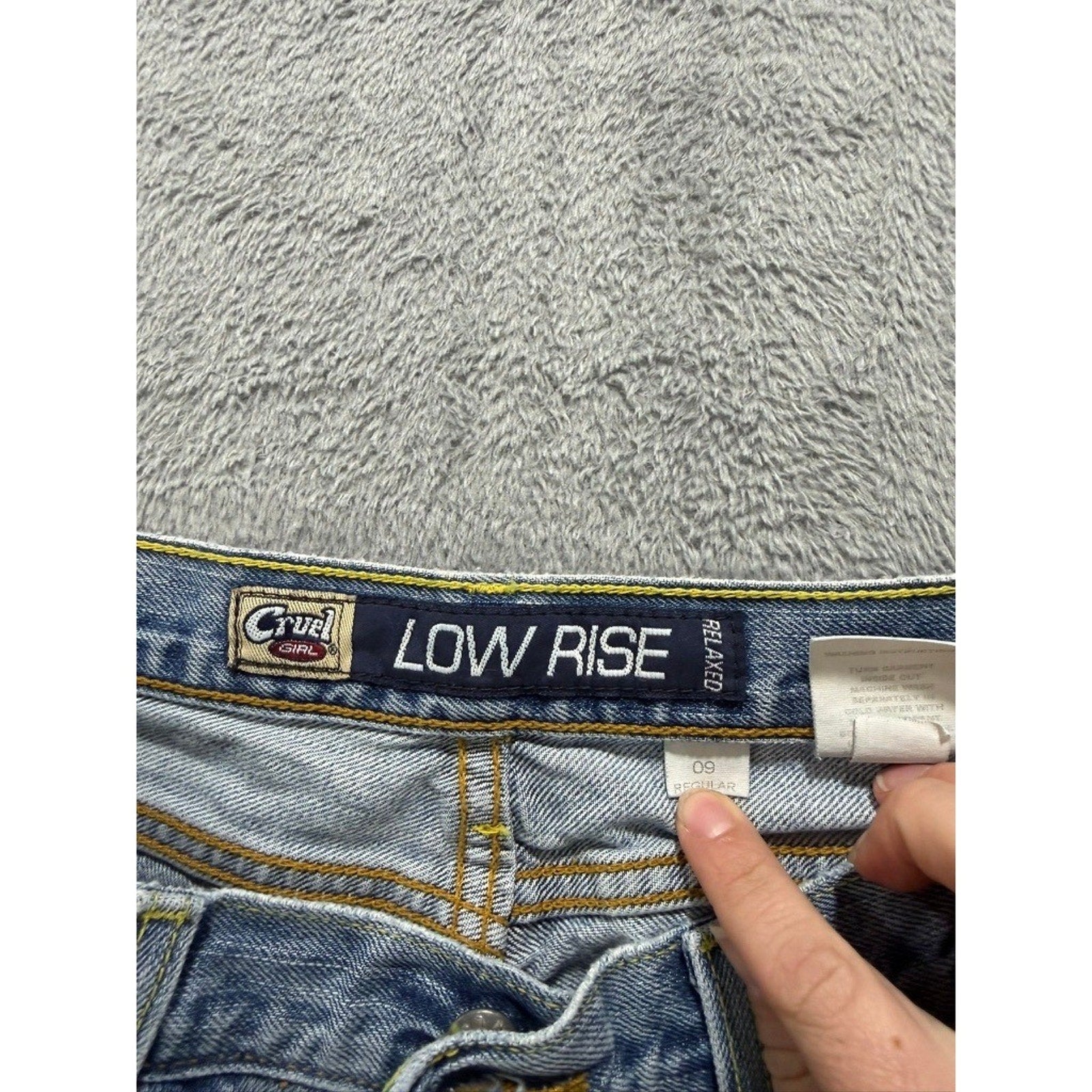 Cruel Girl Low Rise Relaxed Fit Jeans Button Fly Light Wash Denim Size 9 Regular