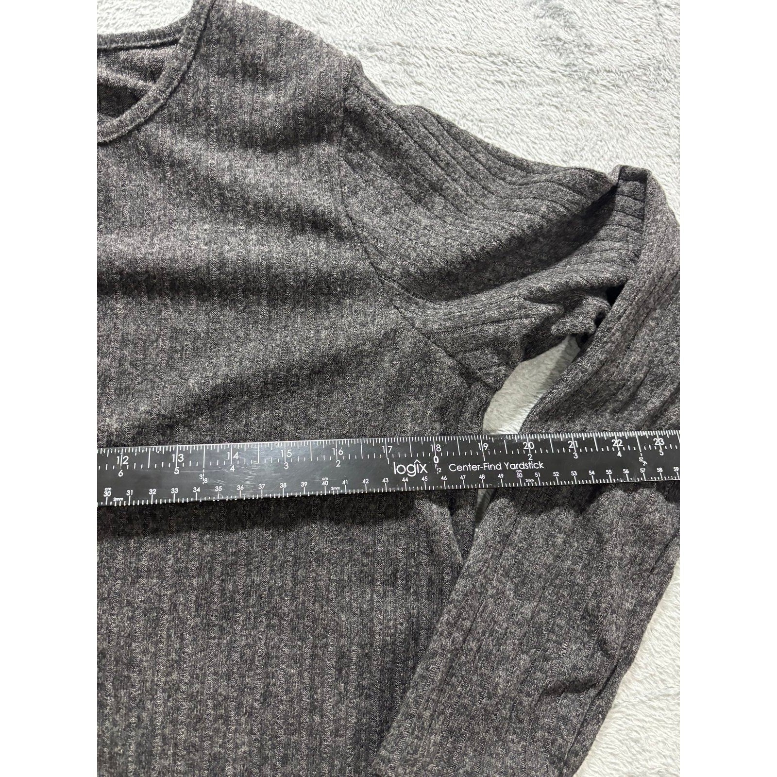 Notations Womens M Charcoal Gray Ribbed Long Sleeve Top Gold Chain Casual Preppy