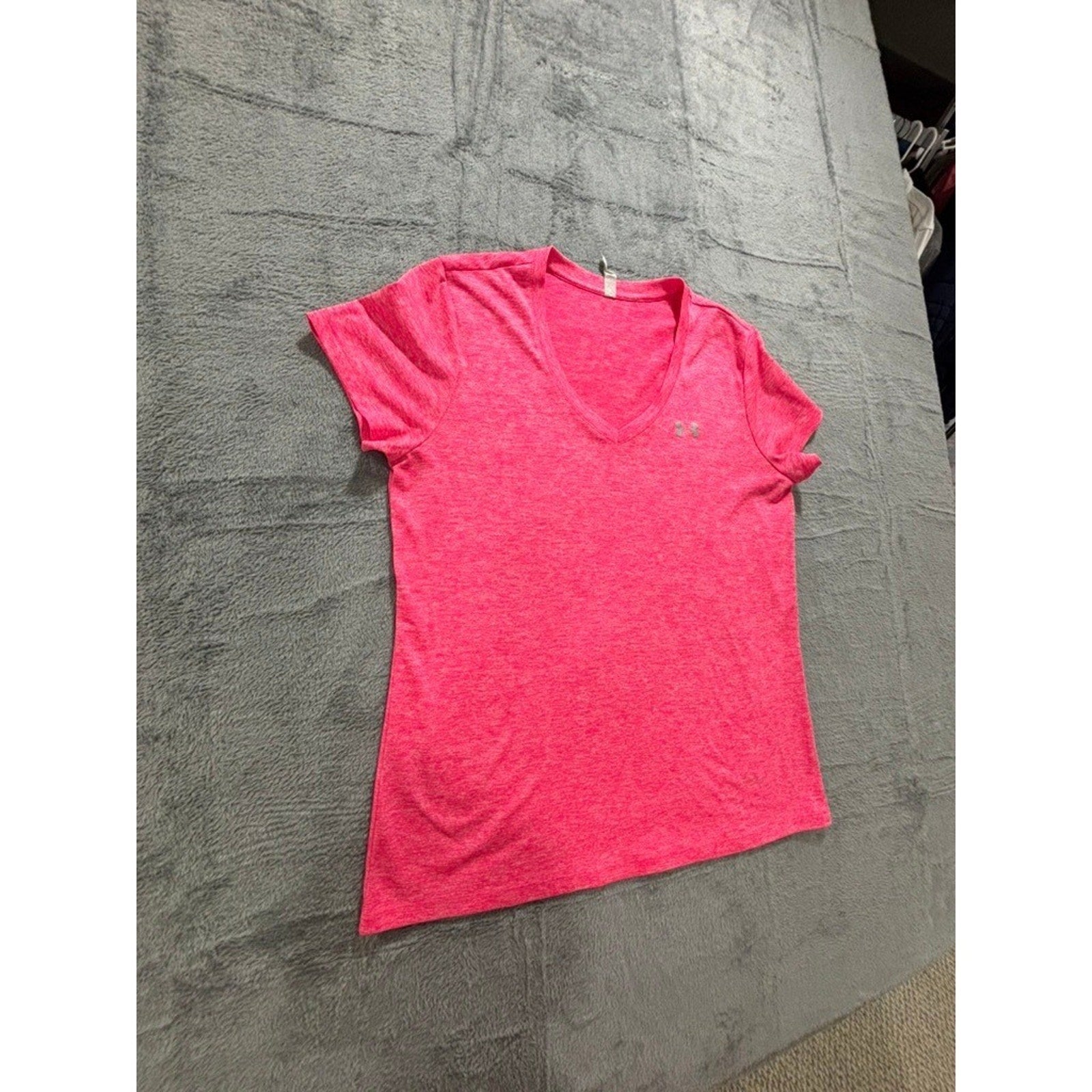 Under Armour Womens LG Pink V-Neck T-Shirt Athleisure Casual HeatGear Loose Fit