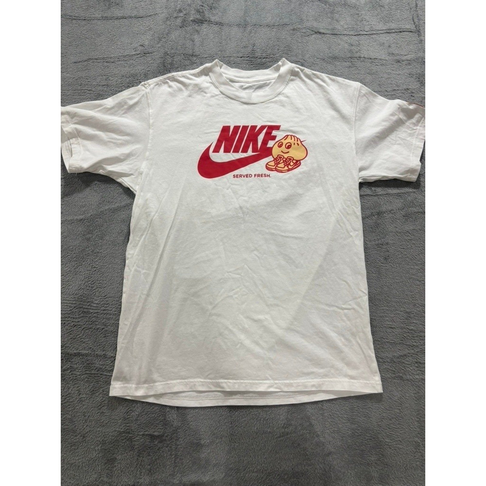 Nike S White Sole Food Served Fresh Dumpling Graphic T-Shirt Womens Vintage