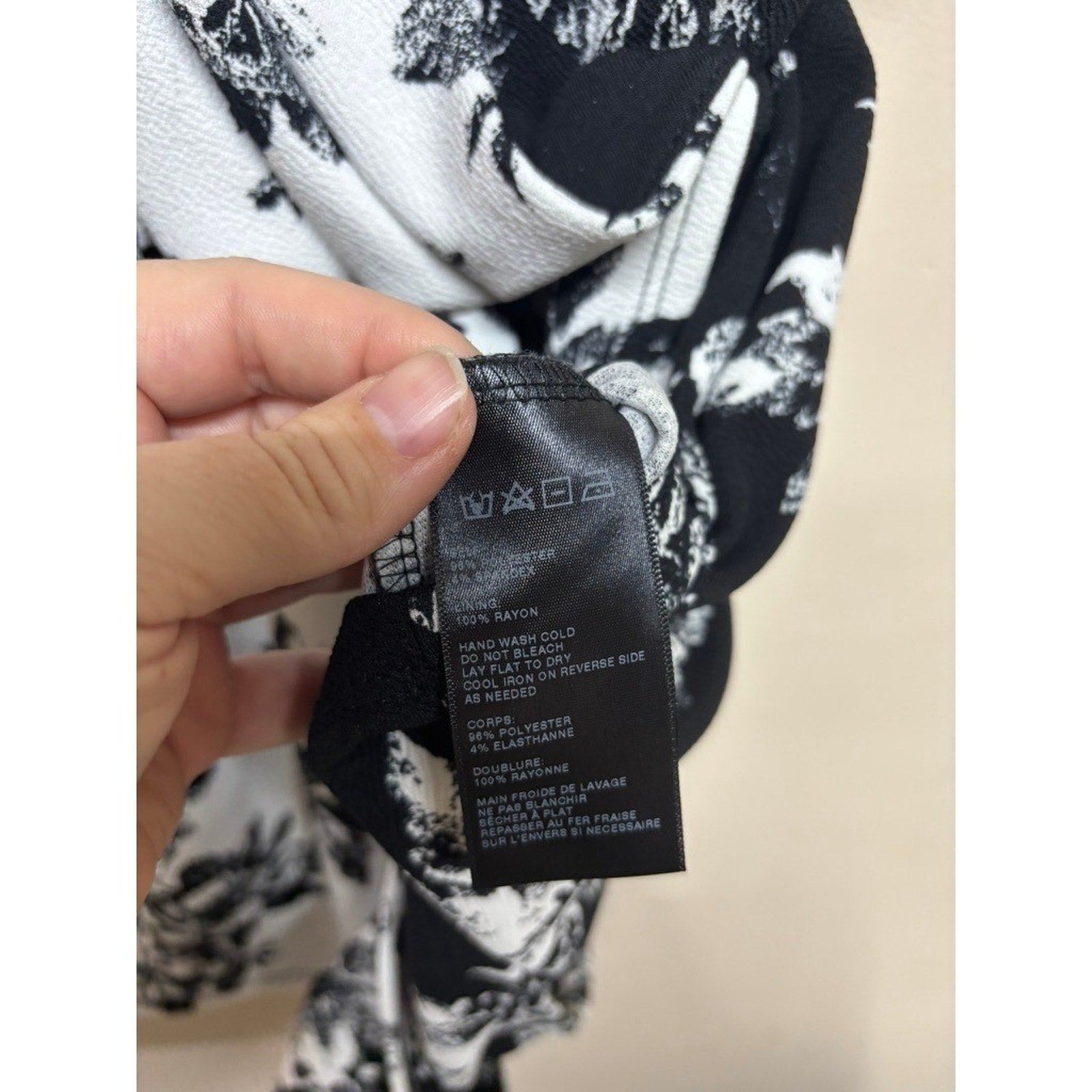 Kimchi Blue Black White Floral Sleeveless Romper Womens Medium Summer y2k chic