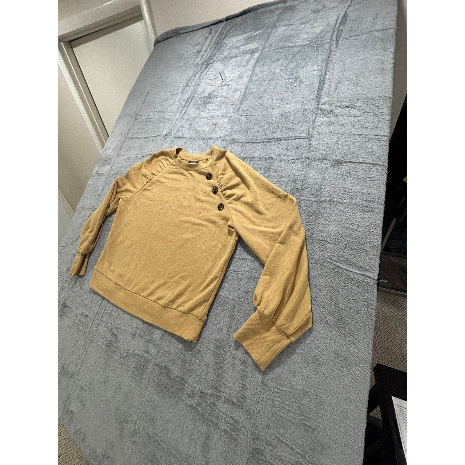 Who What Wear Womens L Tan Button Detail Sweatshirt Long Sleeve Casual Cozy Boho