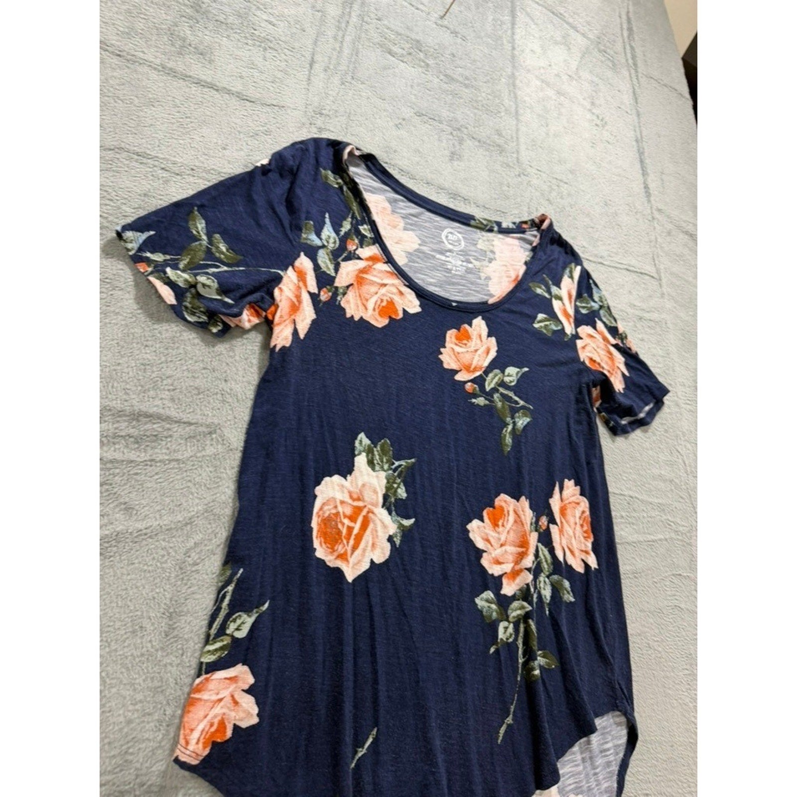 Maurices 24/7 Navy Peach Rose Floral High-Low T-Shirt Womens Large Boho Scoop
