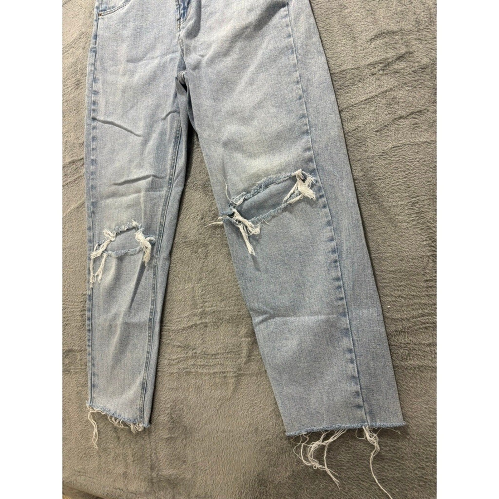 Wild Fable Super High Rise Mom Jeans Womens 8 Light Wash Distressed Raw Hem