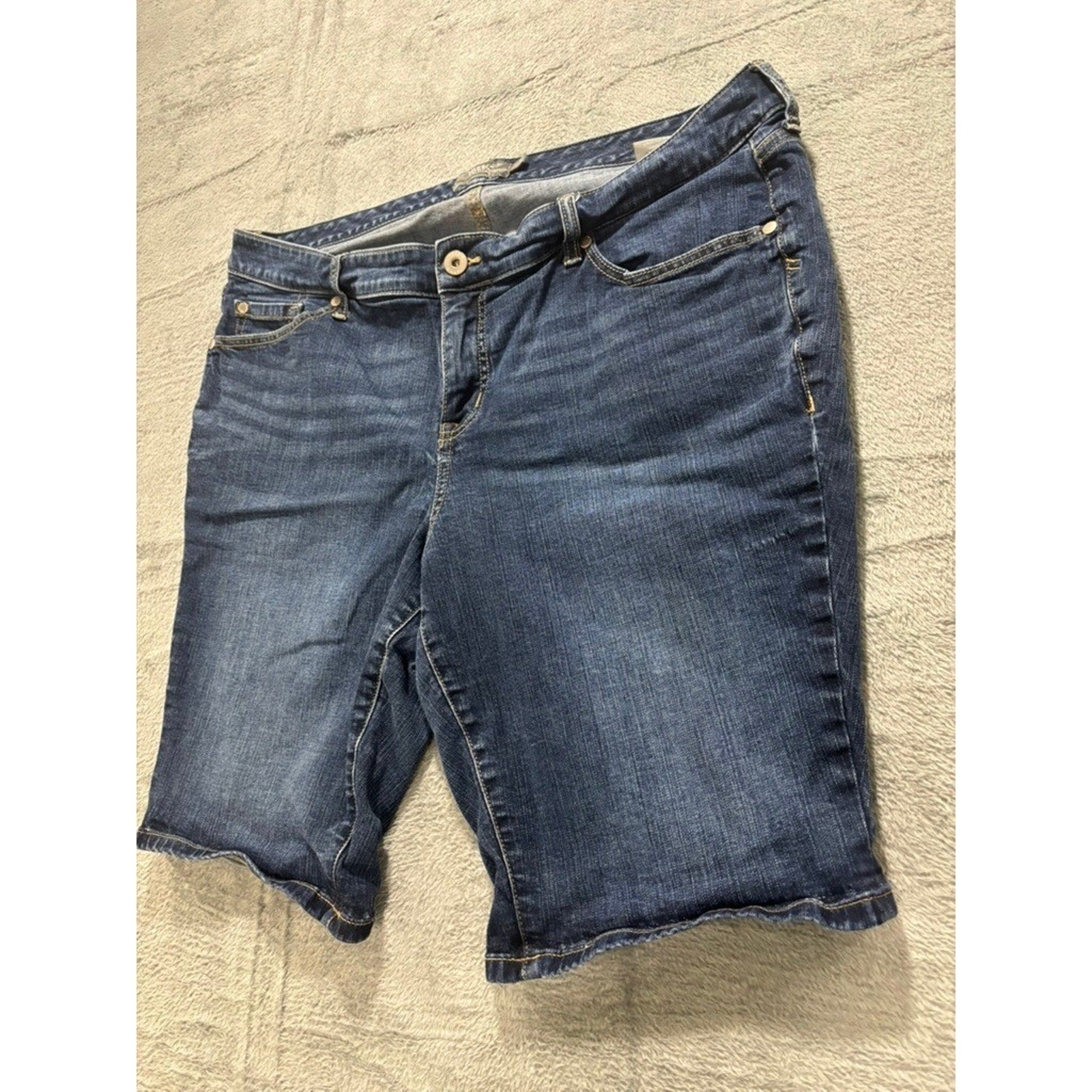 Torrid Womens Size 20 Bermuda Denim Shorts Medium Wash Blue Stretch Plus Size
