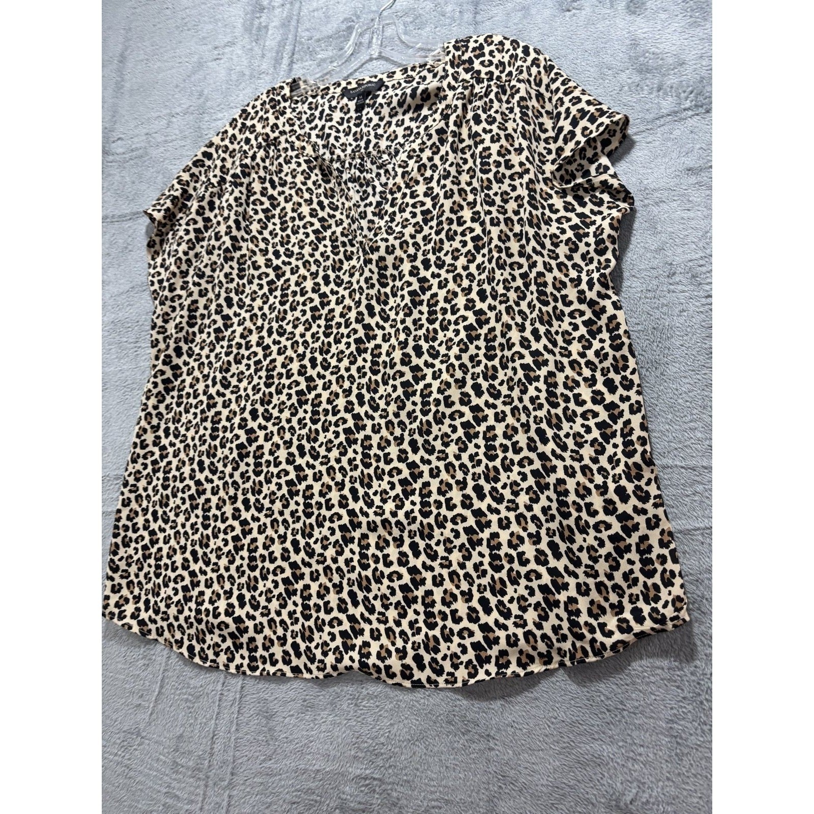 Banana Republic XL Tan Leopard Print Womens Blouse Short Sleeve Career Chic Fun