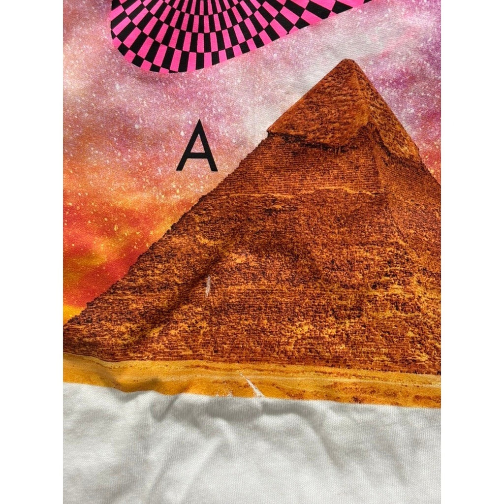 Nike Air Pyramid Graphic T-Shirt White S Mens Vintage Streetwear Tee Unisex