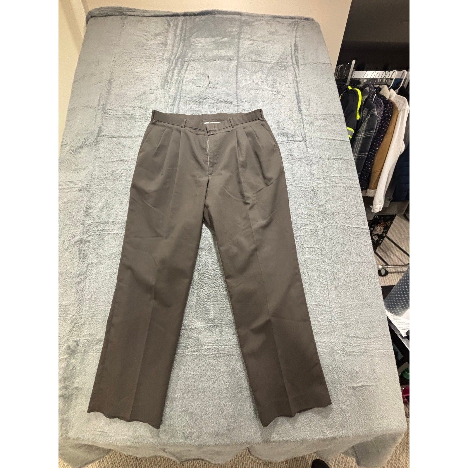 Haggar 38x31 Brown Pleated Dress Pants Gentlemans Fit Vintage Preppy Mens