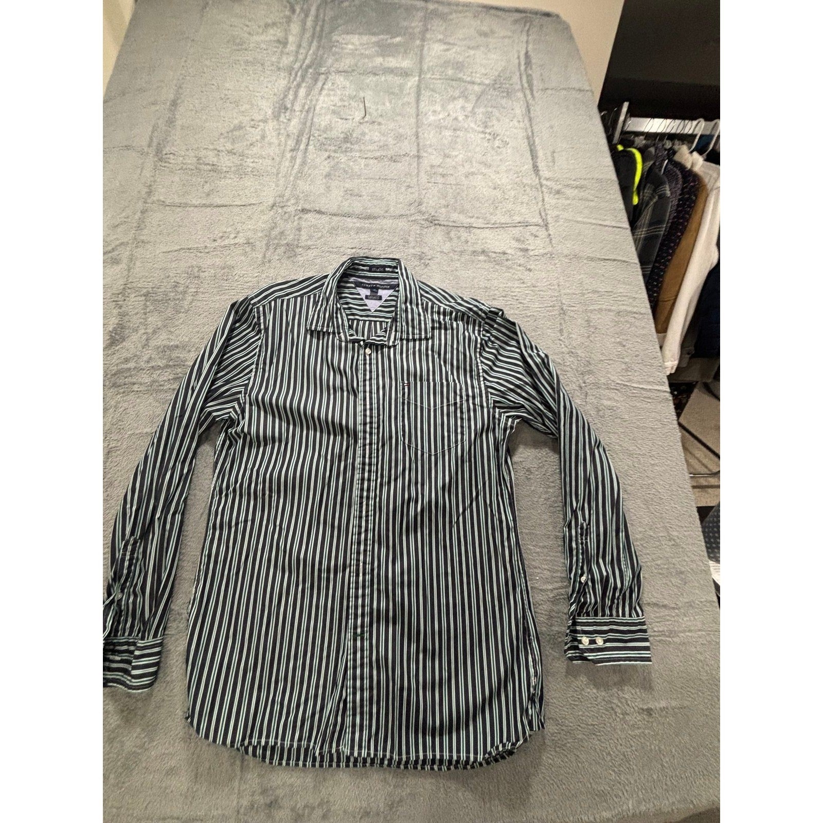 Tommy Hilfiger L Green Blue Striped Button Down Shirt Mens Custom Fit Preppy