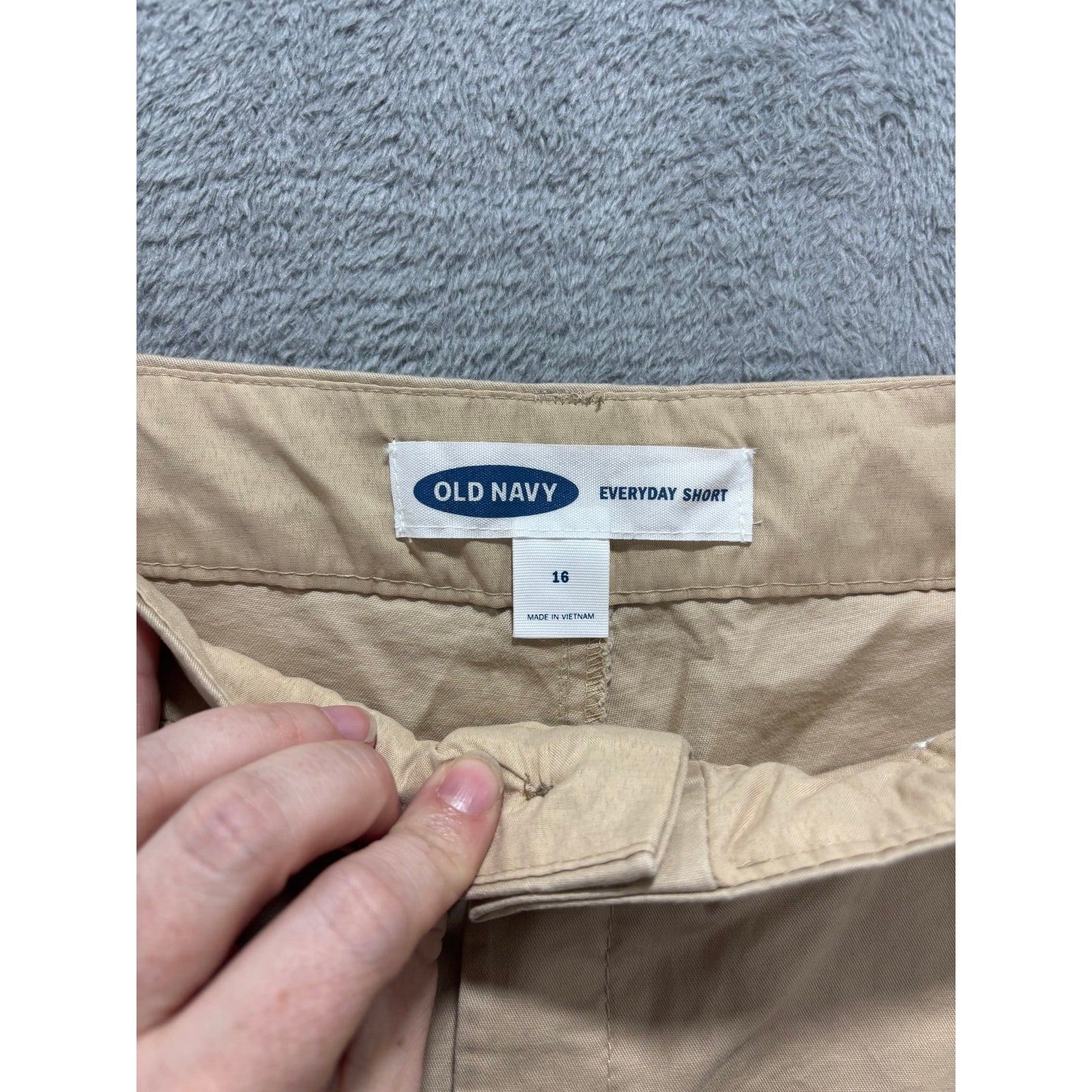 Old Navy Womens 16 Tan Everyday Short Chino Casual Coastal NEW