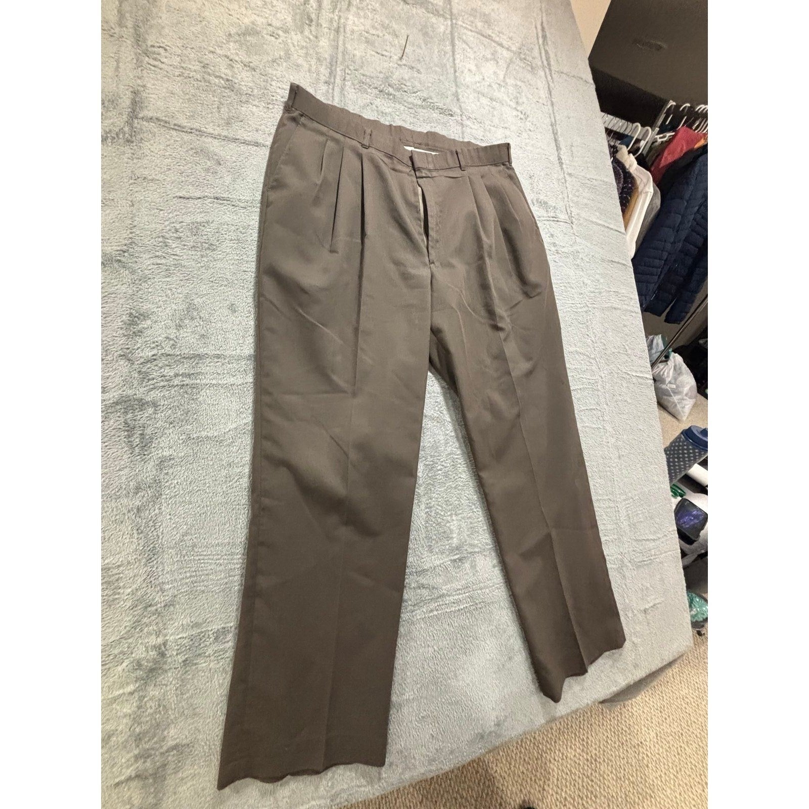 Haggar 38x31 Brown Pleated Dress Pants Gentlemans Fit Vintage Preppy Mens