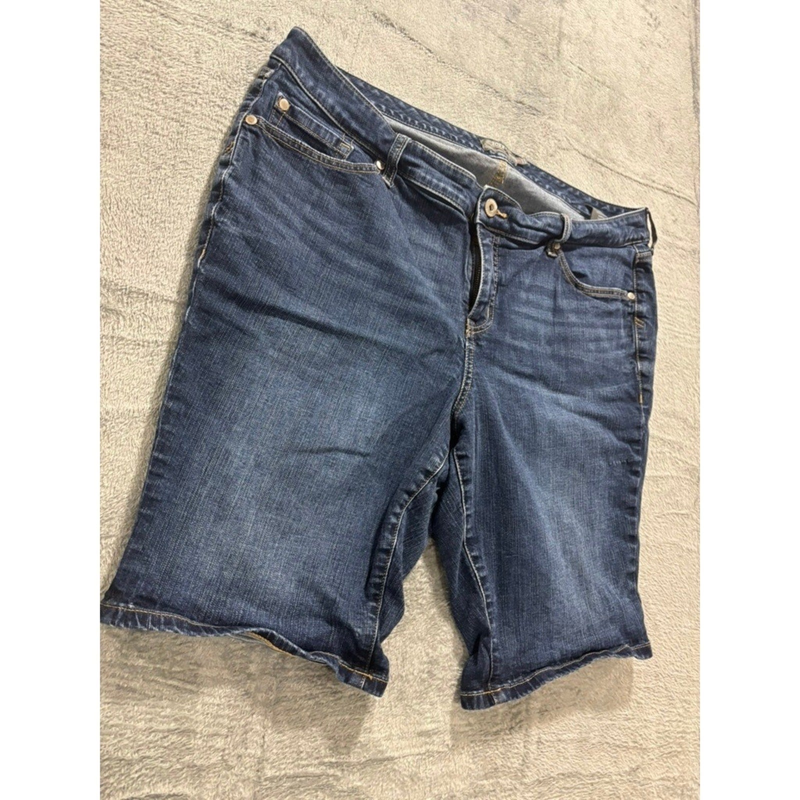 Torrid Womens Size 20 Bermuda Denim Shorts Medium Wash Blue Stretch Plus Size