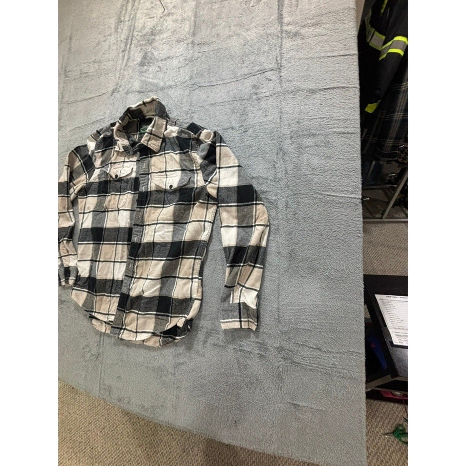 American Eagle M Beige Black Flannel Button Down Shirt Womens Vintage Casual