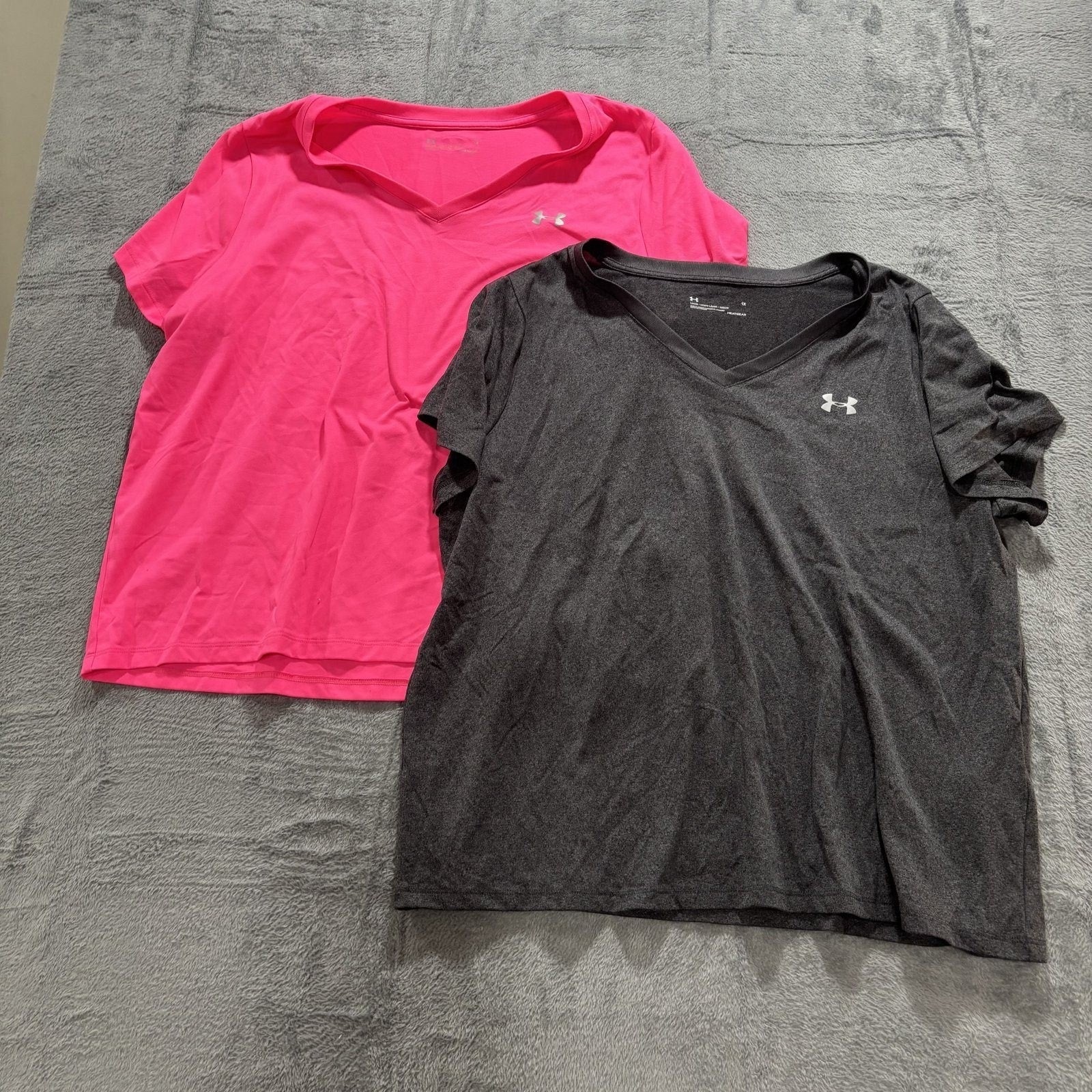 Under Armour Womens 1X Pink Gray V-Neck T-Shirt Lot 2 HeatGear Athleisure Gym