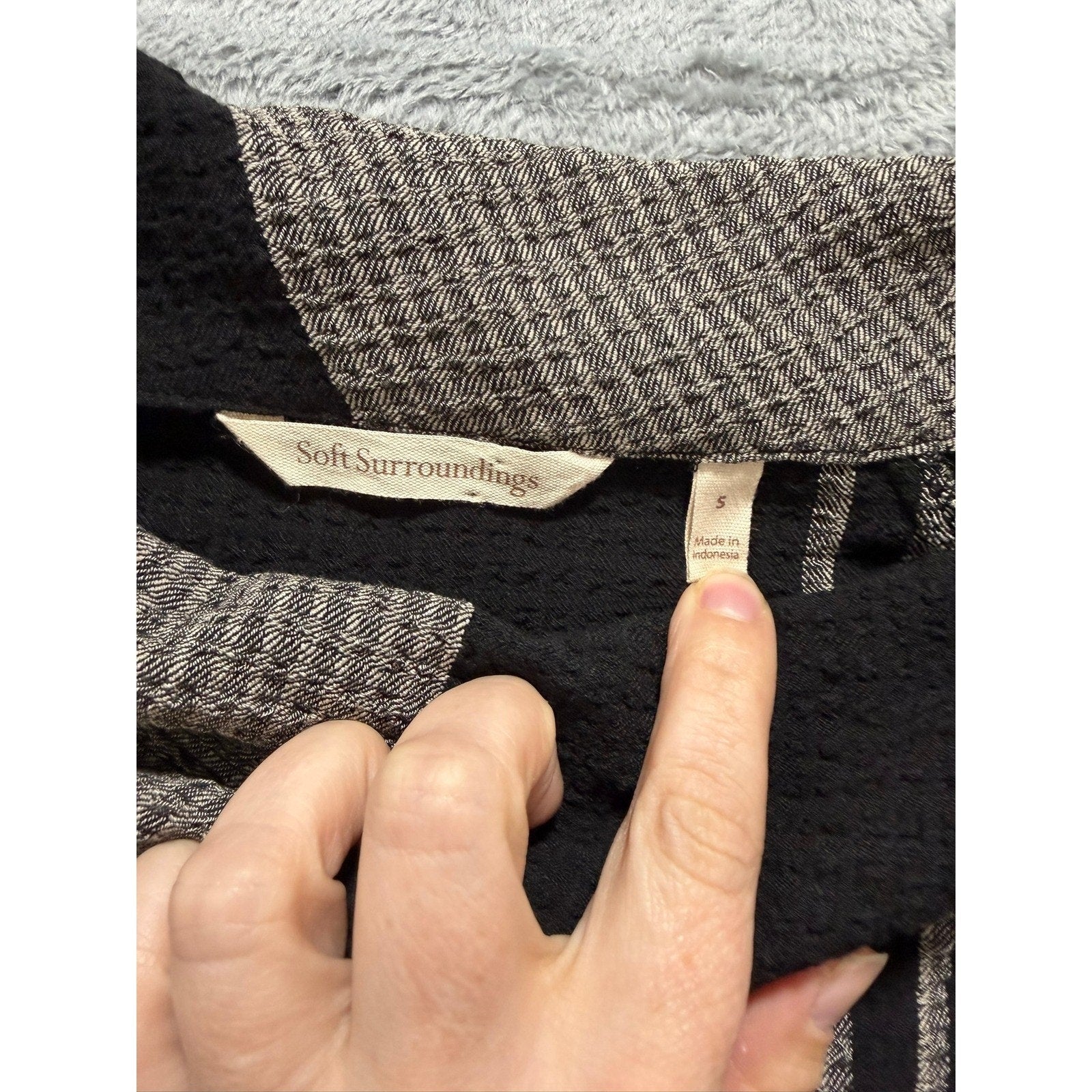 Soft Surroundings Womens Small Black Tan Striped Cowl Neck Tunic Zip Pockets