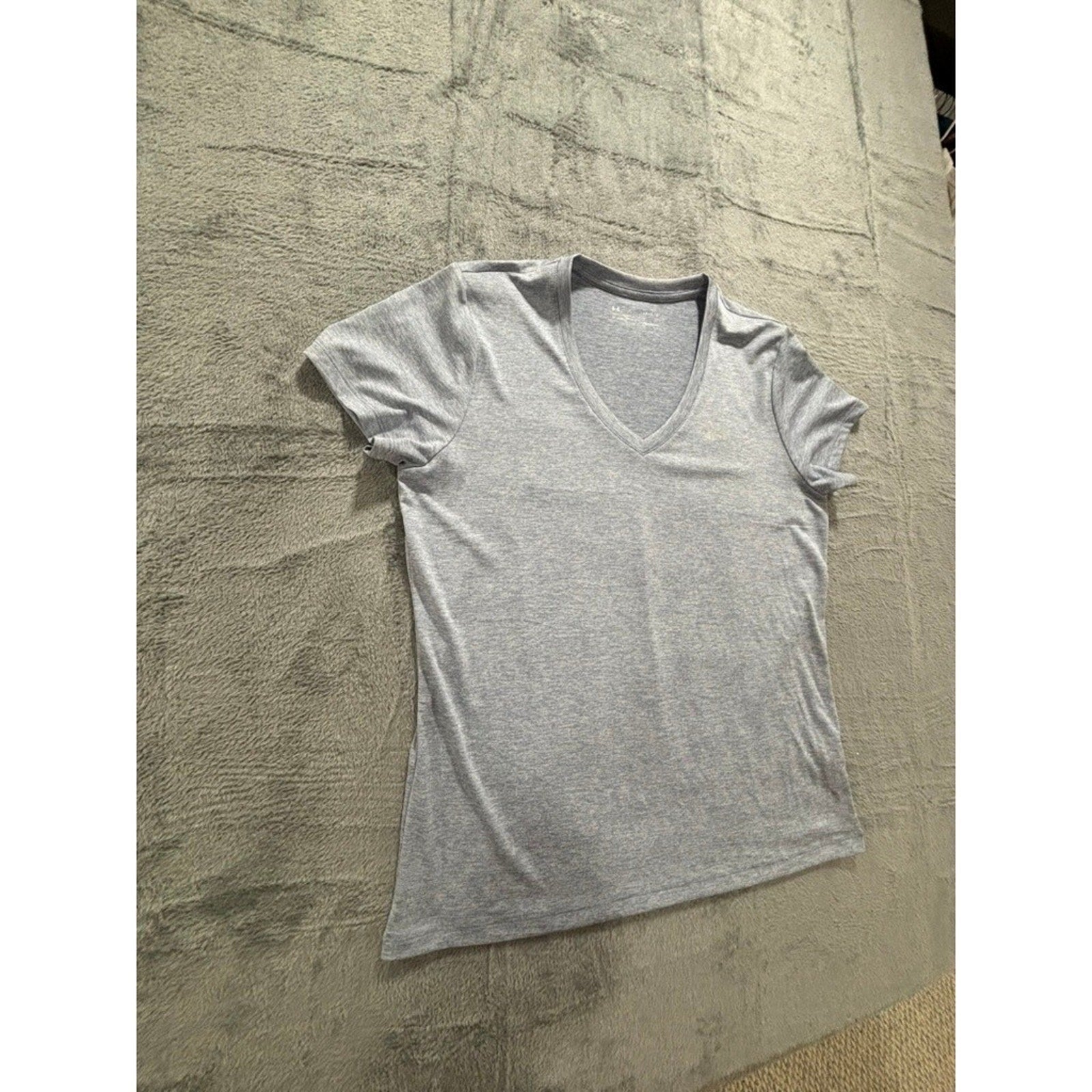 Under Armour Womens L Gray V-Neck Short Sleeve T-Shirt Athleisure Casual