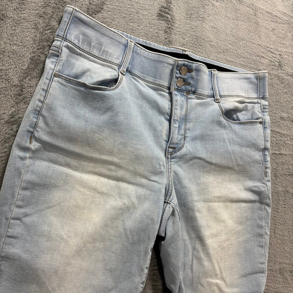 Apt. 9 14 Light Wash Blue Womens Bermuda Denim Shorts Casual Summer
