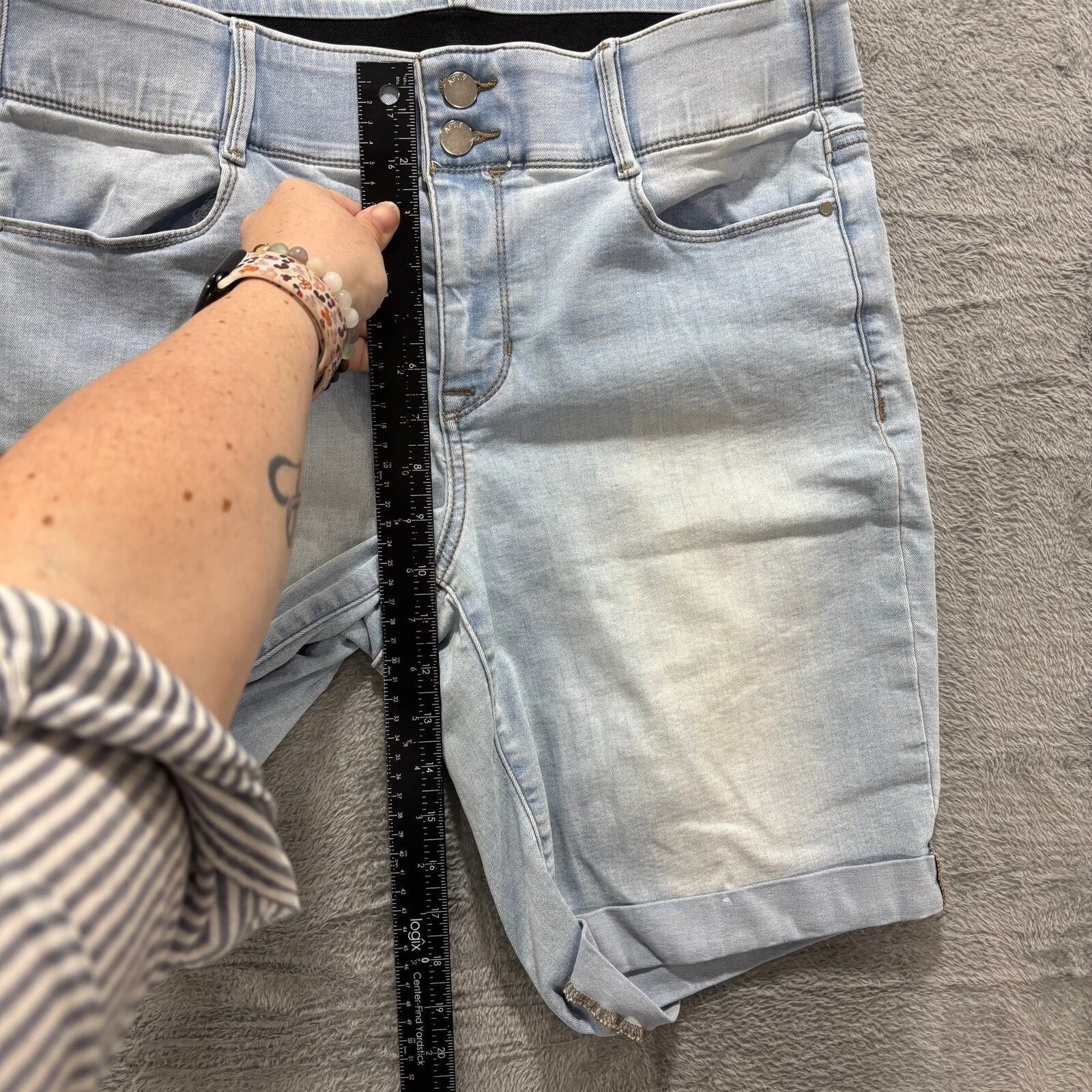Apt. 9 14 Light Wash Blue Womens Bermuda Denim Shorts Casual Summer
