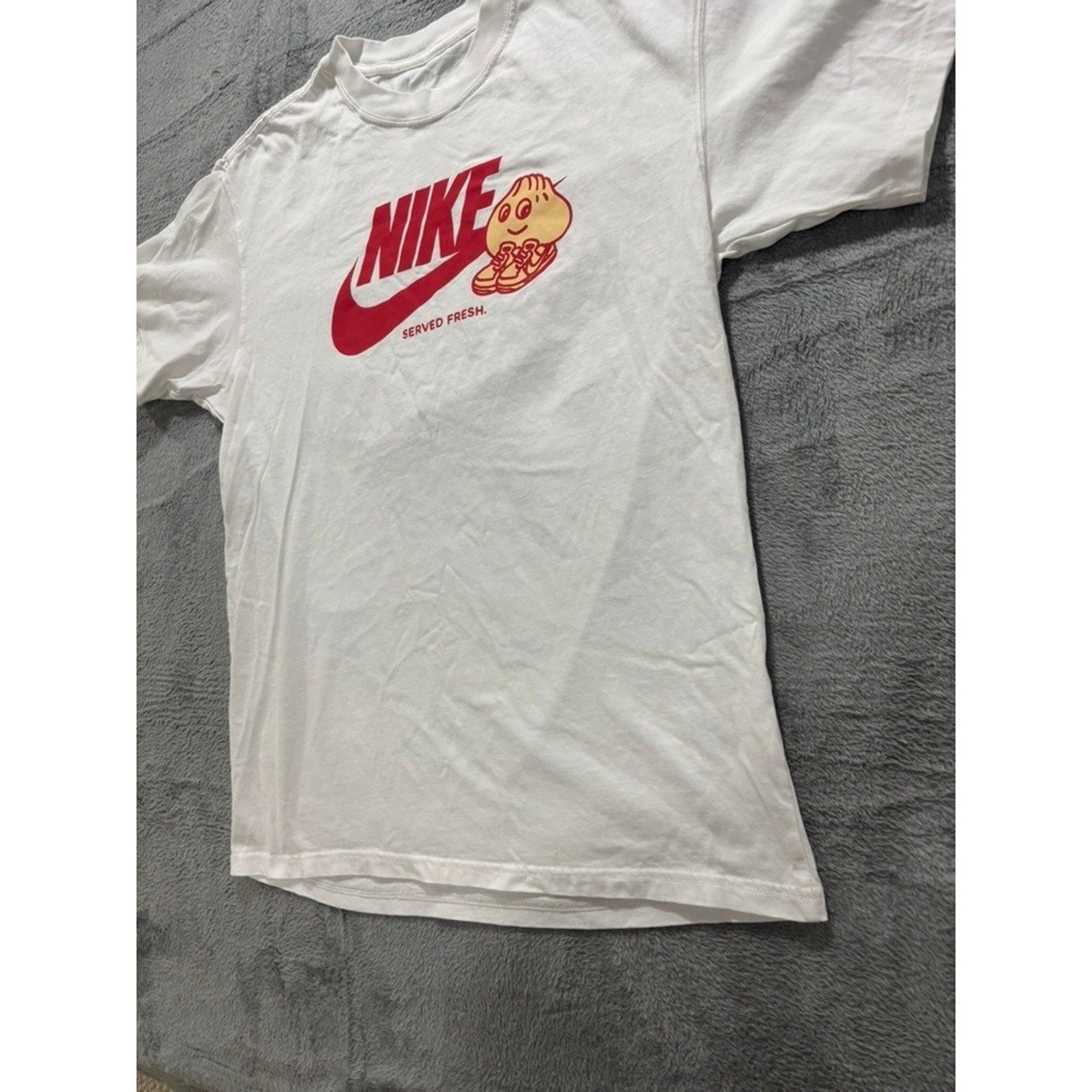 Nike S White Sole Food Served Fresh Dumpling Graphic T-Shirt Womens Vintage