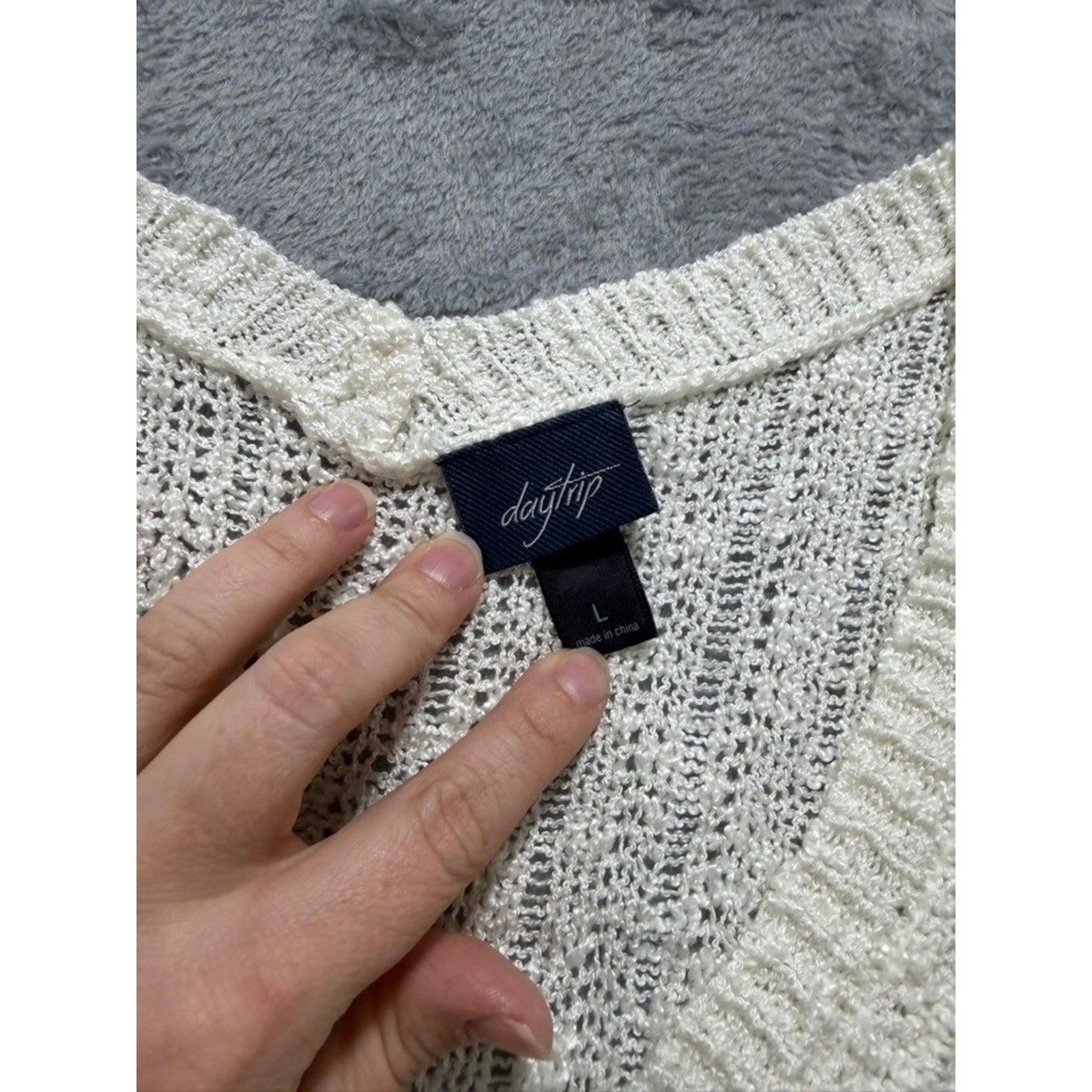 Daytrip Womens Striped V-Neck Open Knit Distressed Frayed Hem Sweater Cream L