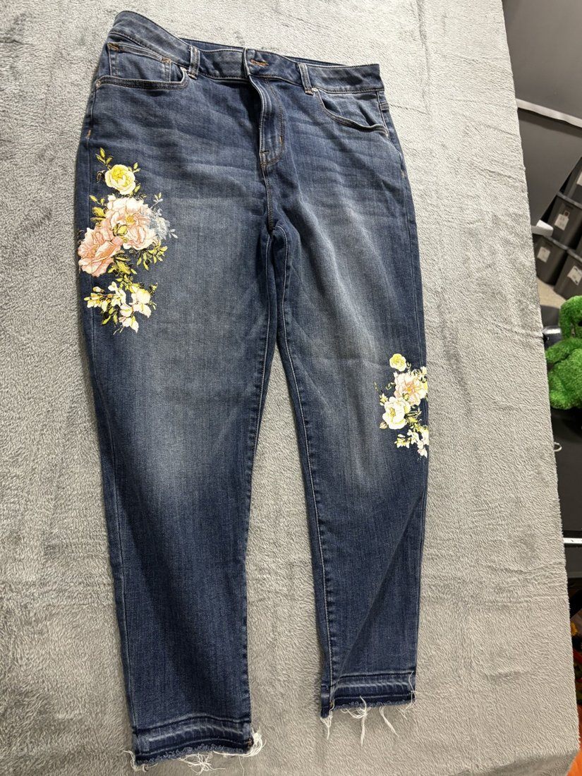 Maurices Women's Blue Floral Print Jeans Size 17/18, photo 3 of 12