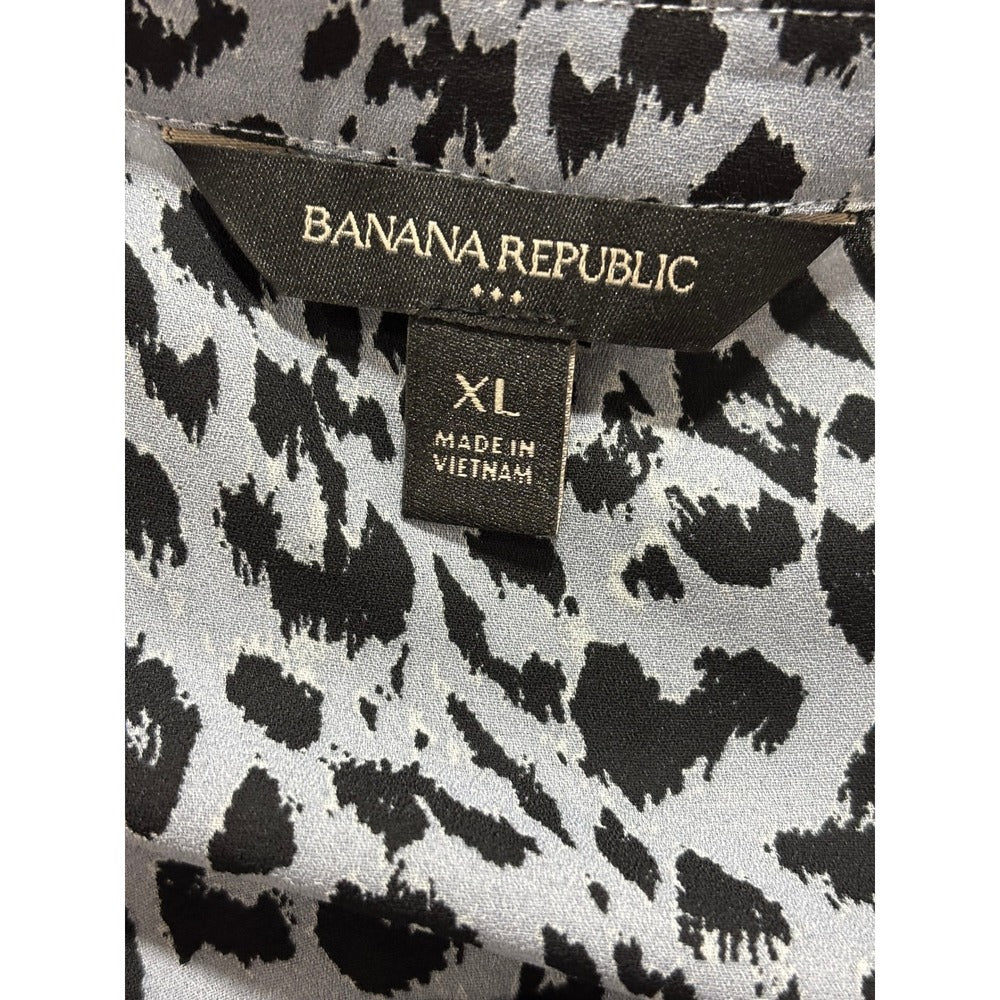 Banana Republic XL Blue Leopard Print Womens Top V-Neck Short Sleeve Casual Cozy