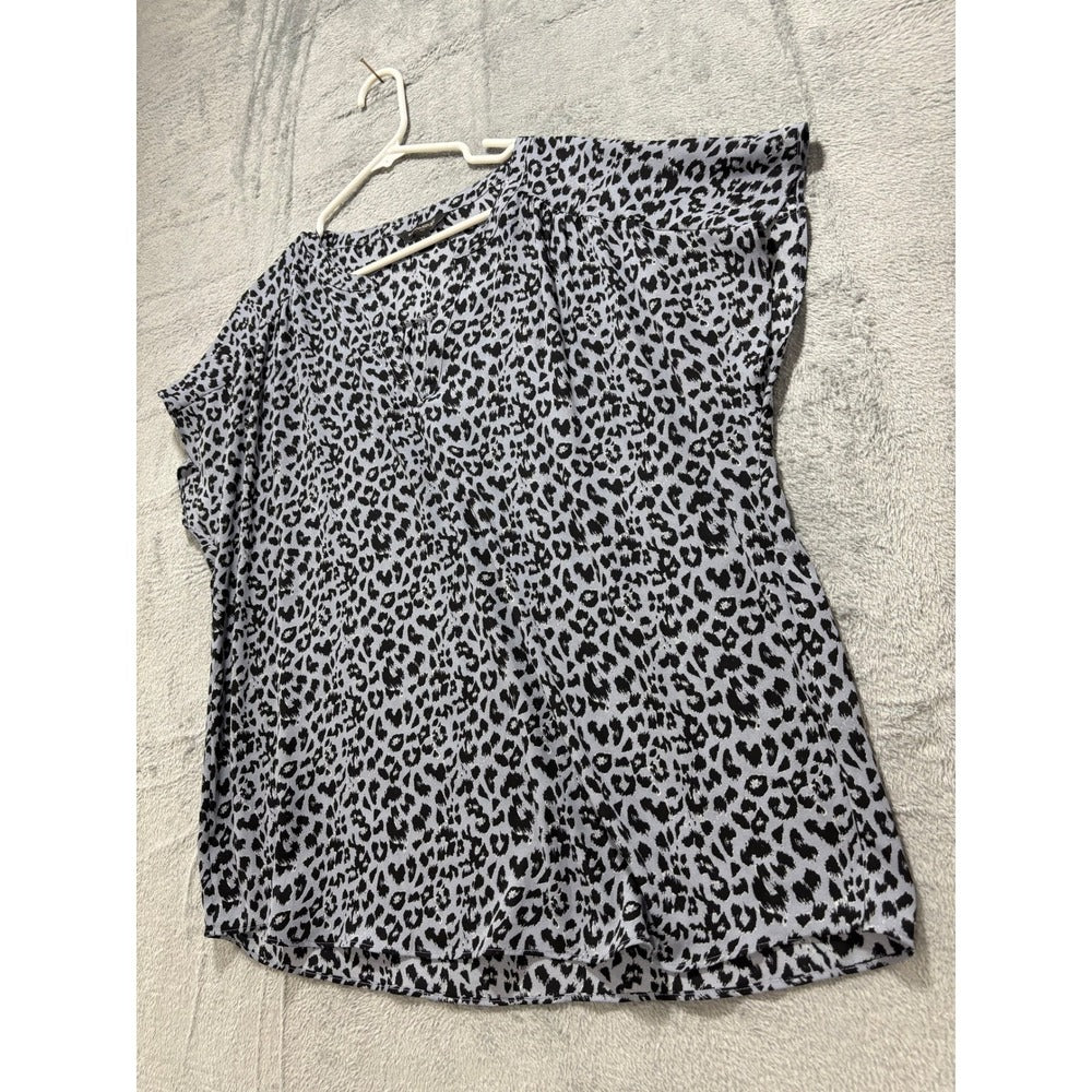 Banana Republic XL Blue Leopard Print Womens Top V-Neck Short Sleeve Casual Cozy